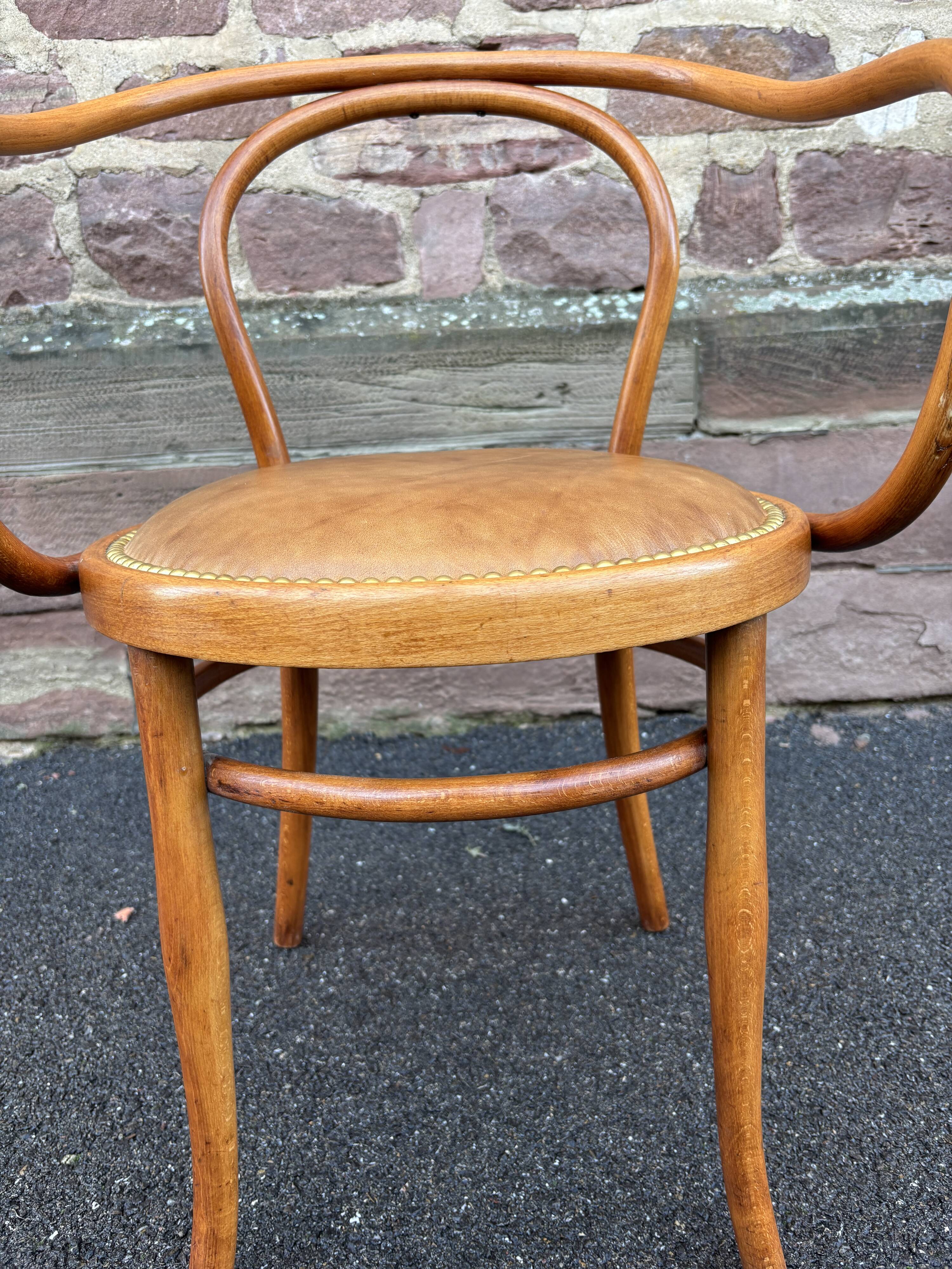 Authentic kohn b9 or le corbusier bentwood armchair