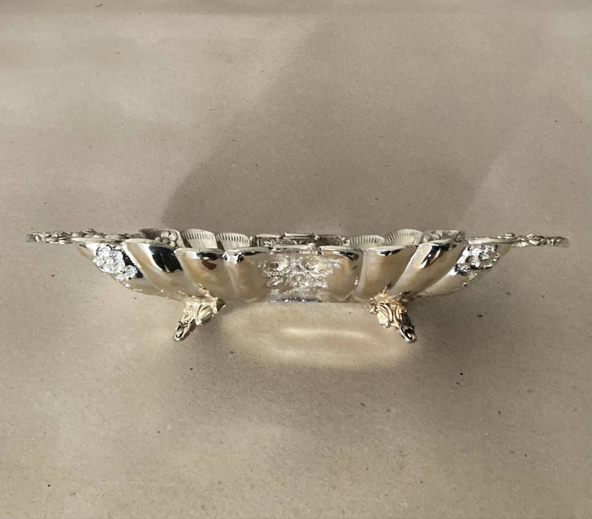 St Louis XV style letter tray, empty pocket, 20th century, in repoussé metal.