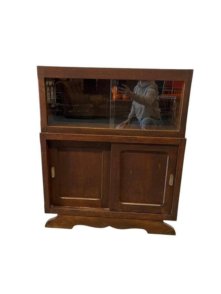 Armoire vitrine en bois vintage avec accent art déco