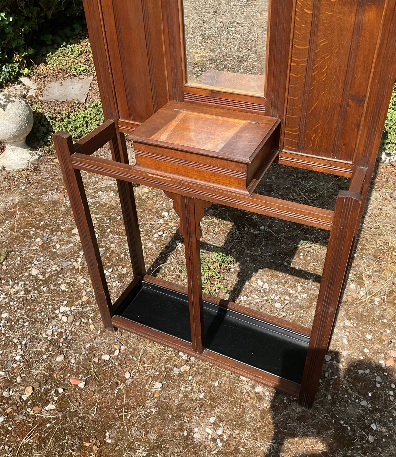 Art Deco oak cloakroom