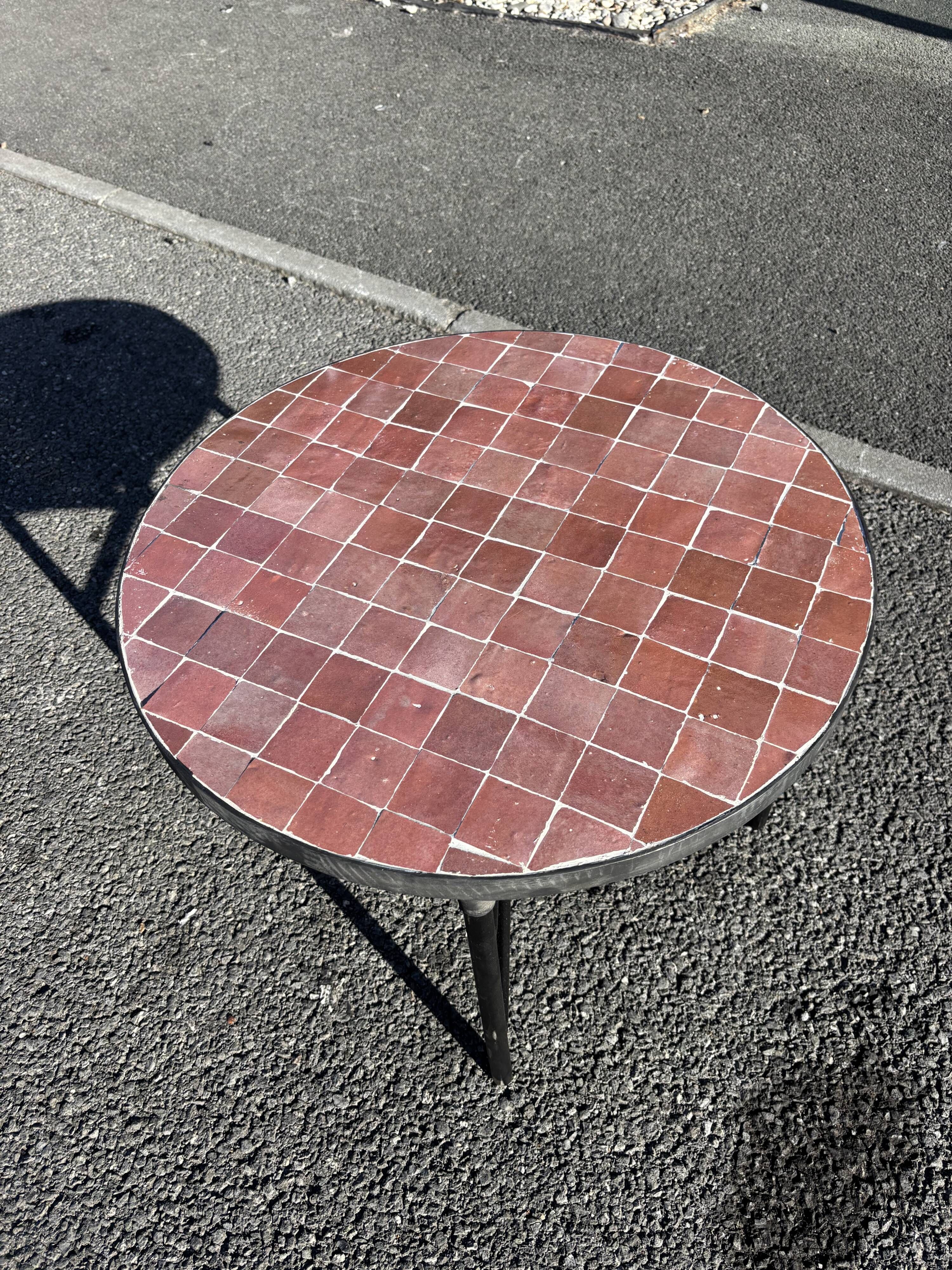 Round coffee table in terracotta zellige – handcrafted Moroccan production