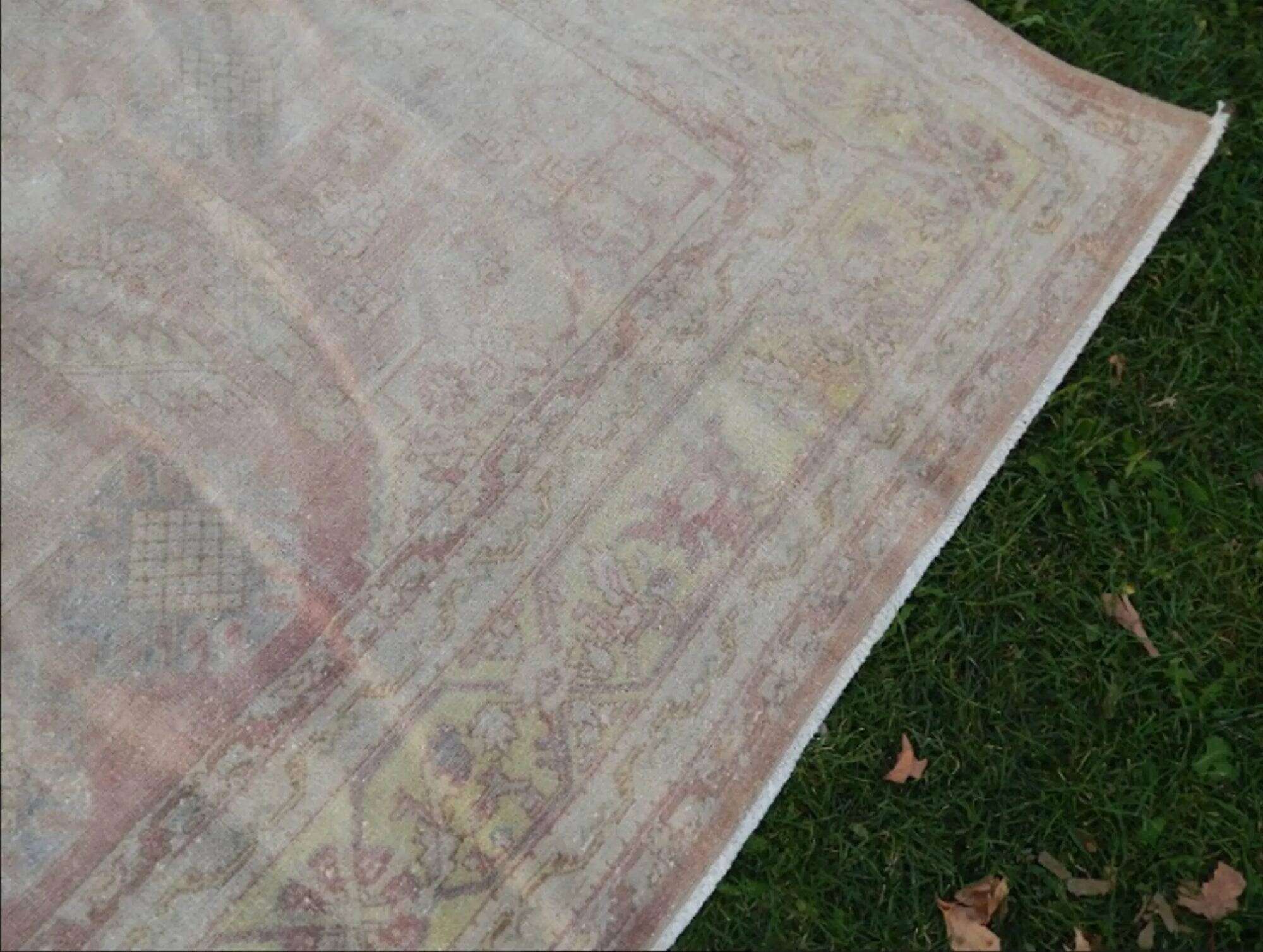 Vintage handmade Turkish rug 205x305 cm