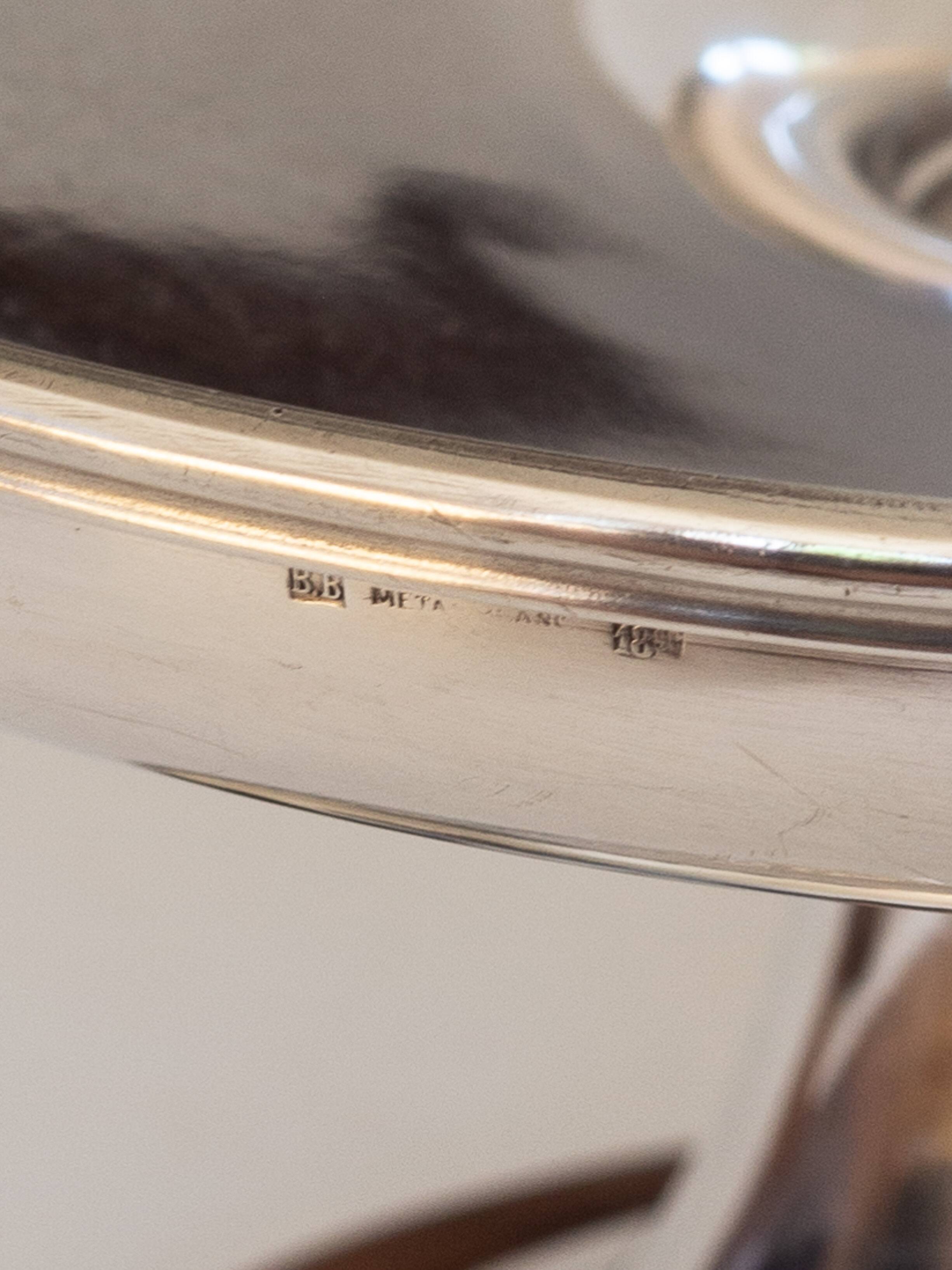 Servant, Cup on foot in white alloy metal, 1st quarter of the 20th century.