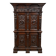 Cabinet d’apparat en bois richement sculpté dans le goût Renaissance