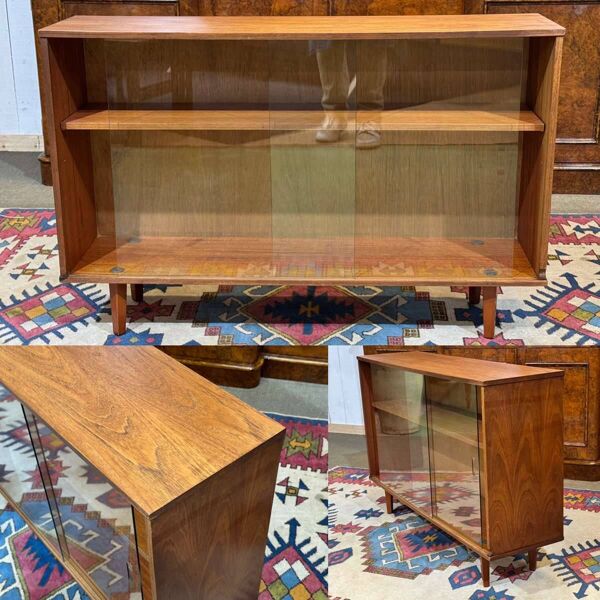 Vitrine anglaise en teck des années 1970