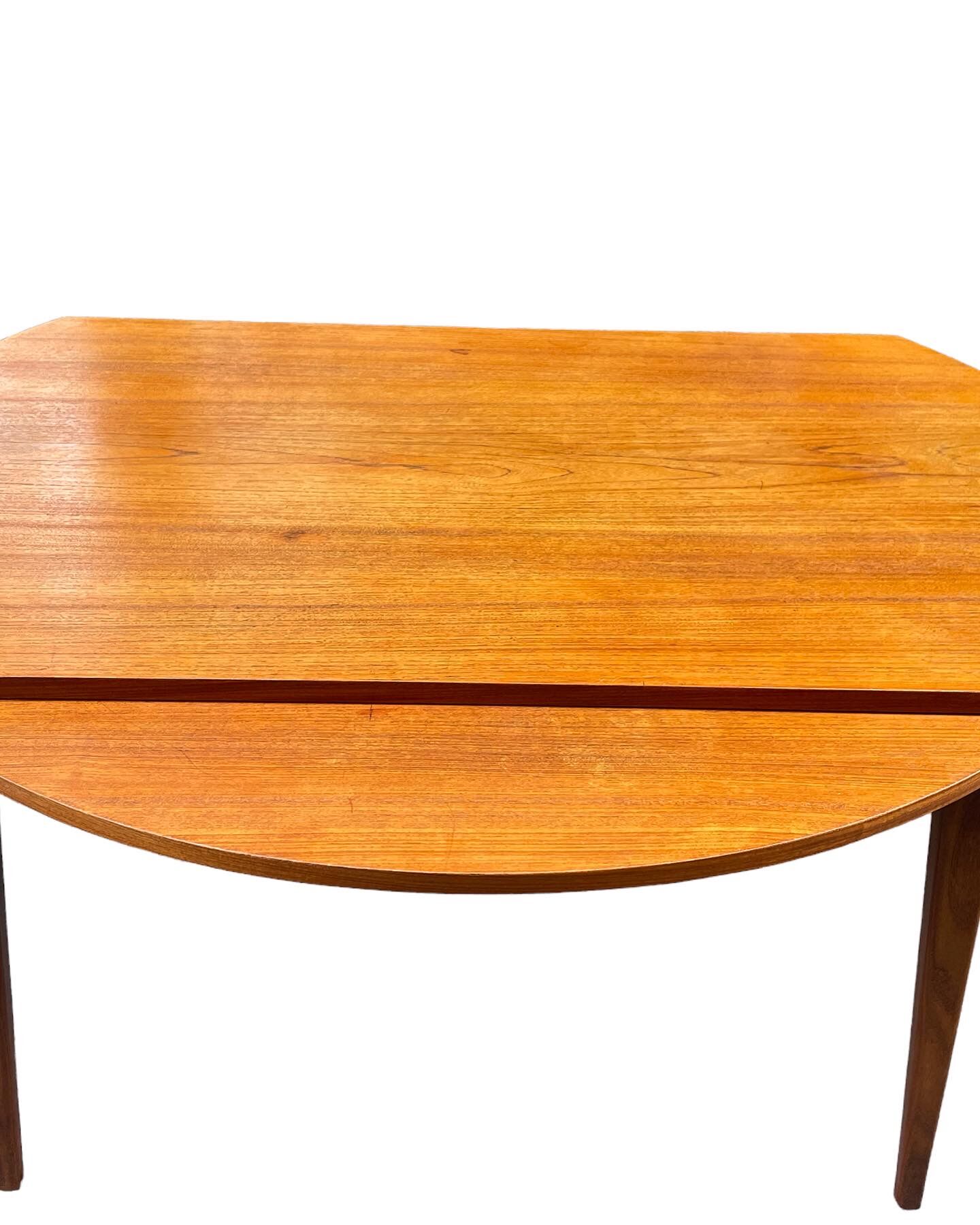 Wébe dining table