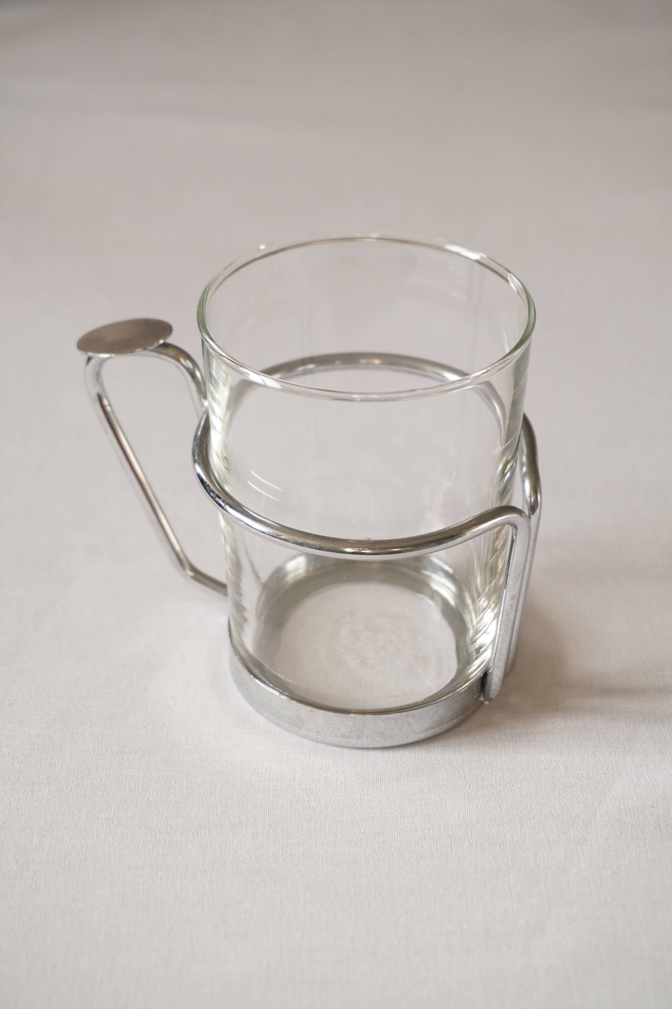 Lot de 4 tasses, verre et support en métal, Duralex France