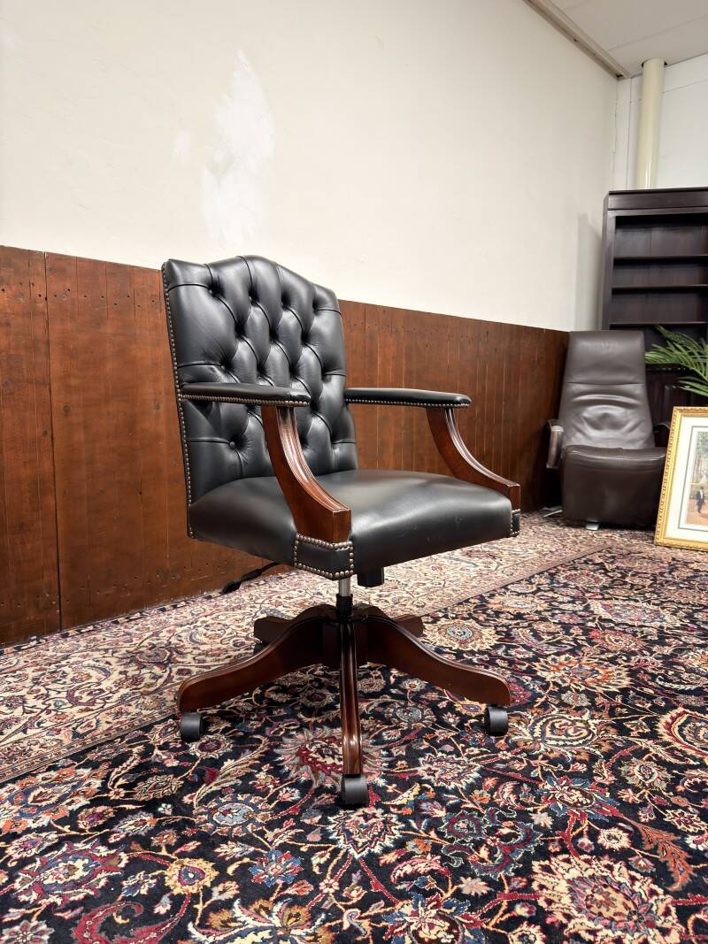 Fauteuil président Chesterfield noir anglais