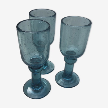 Lot de 3 verres à pieds Biot verre bullé de couleur bleu turquoise