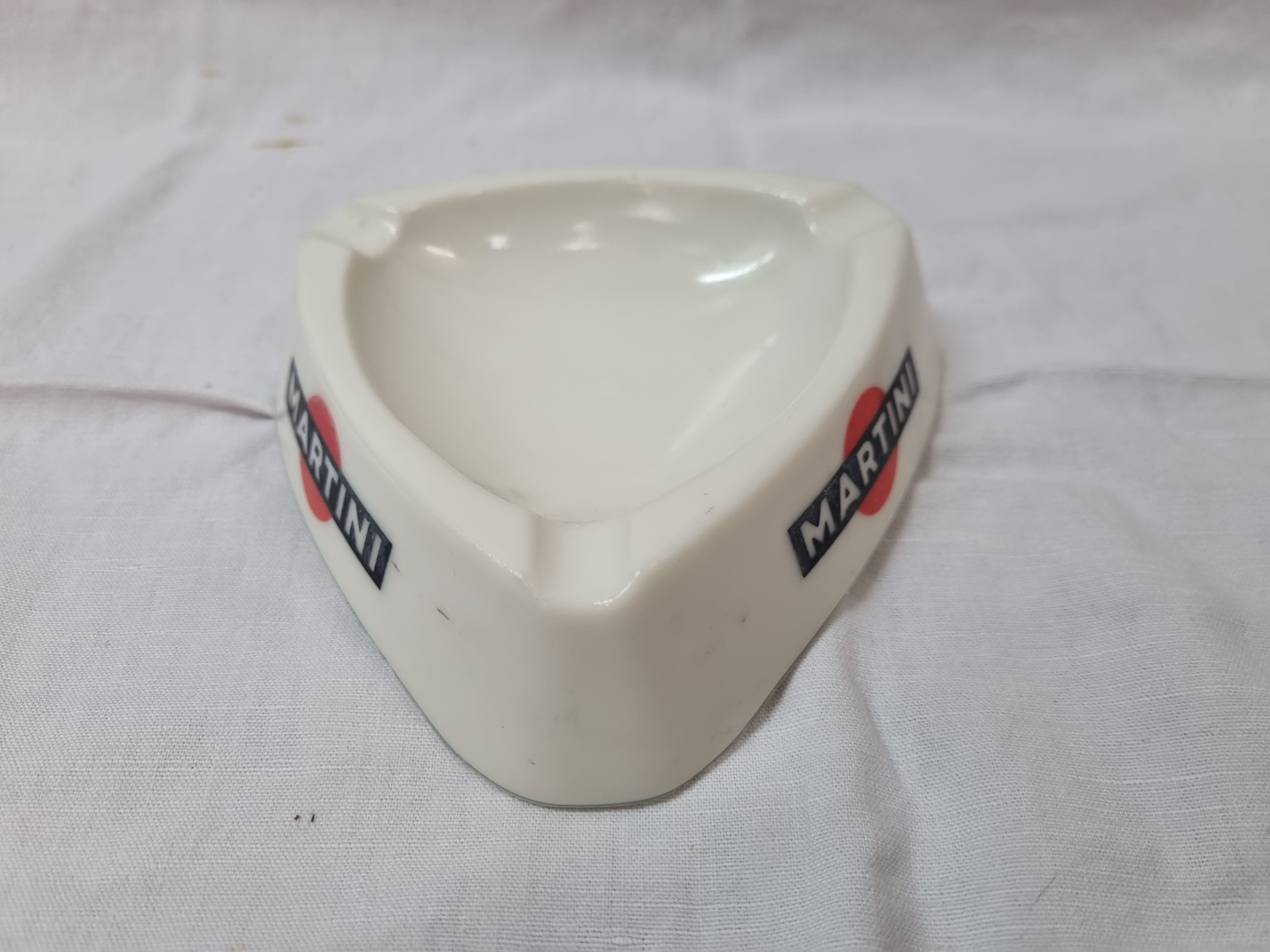 Cendrier triangulaire verre Martini