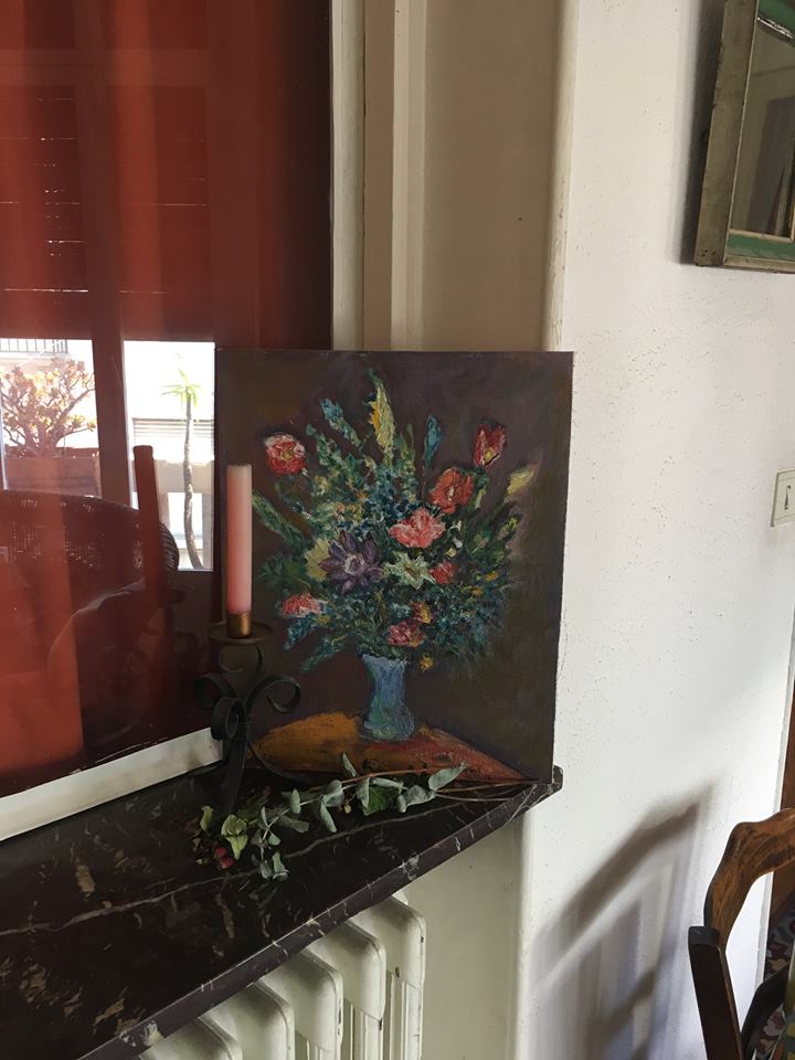 Nature table dead flowers.