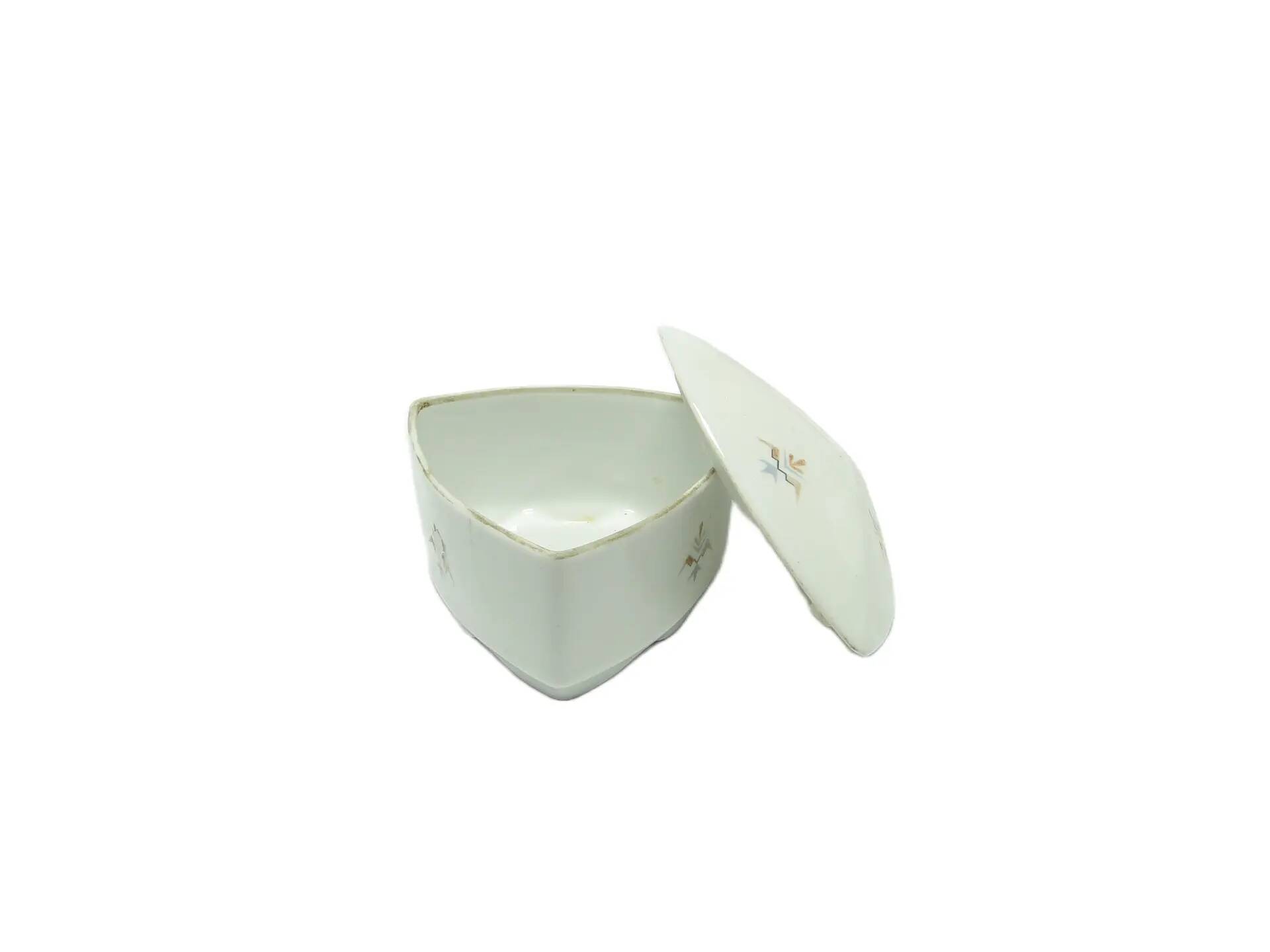 Bonbonnière Art Déco, porcelaine blanche ivoire, Allemagne, années 1930.