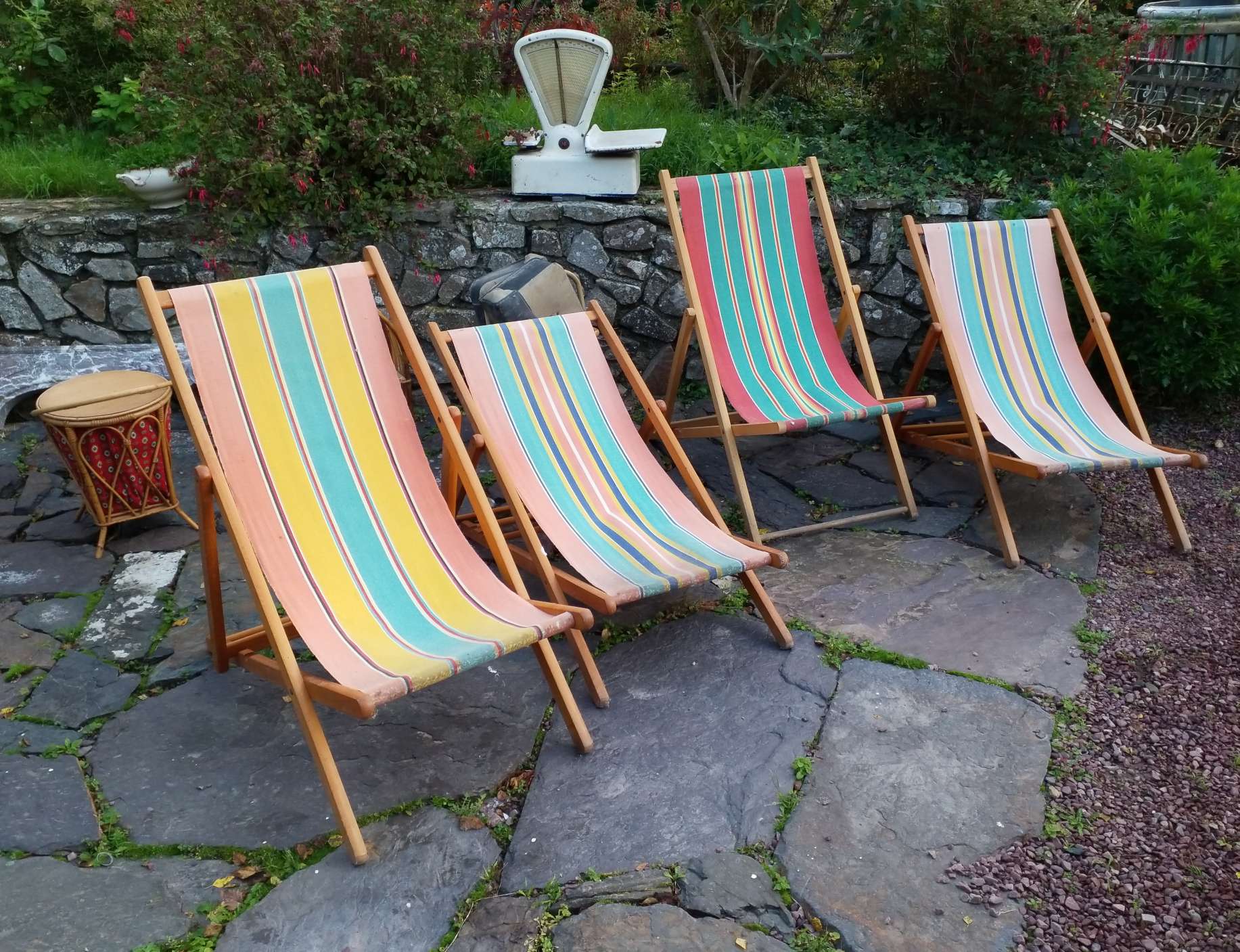 Set of 4 sunbeds