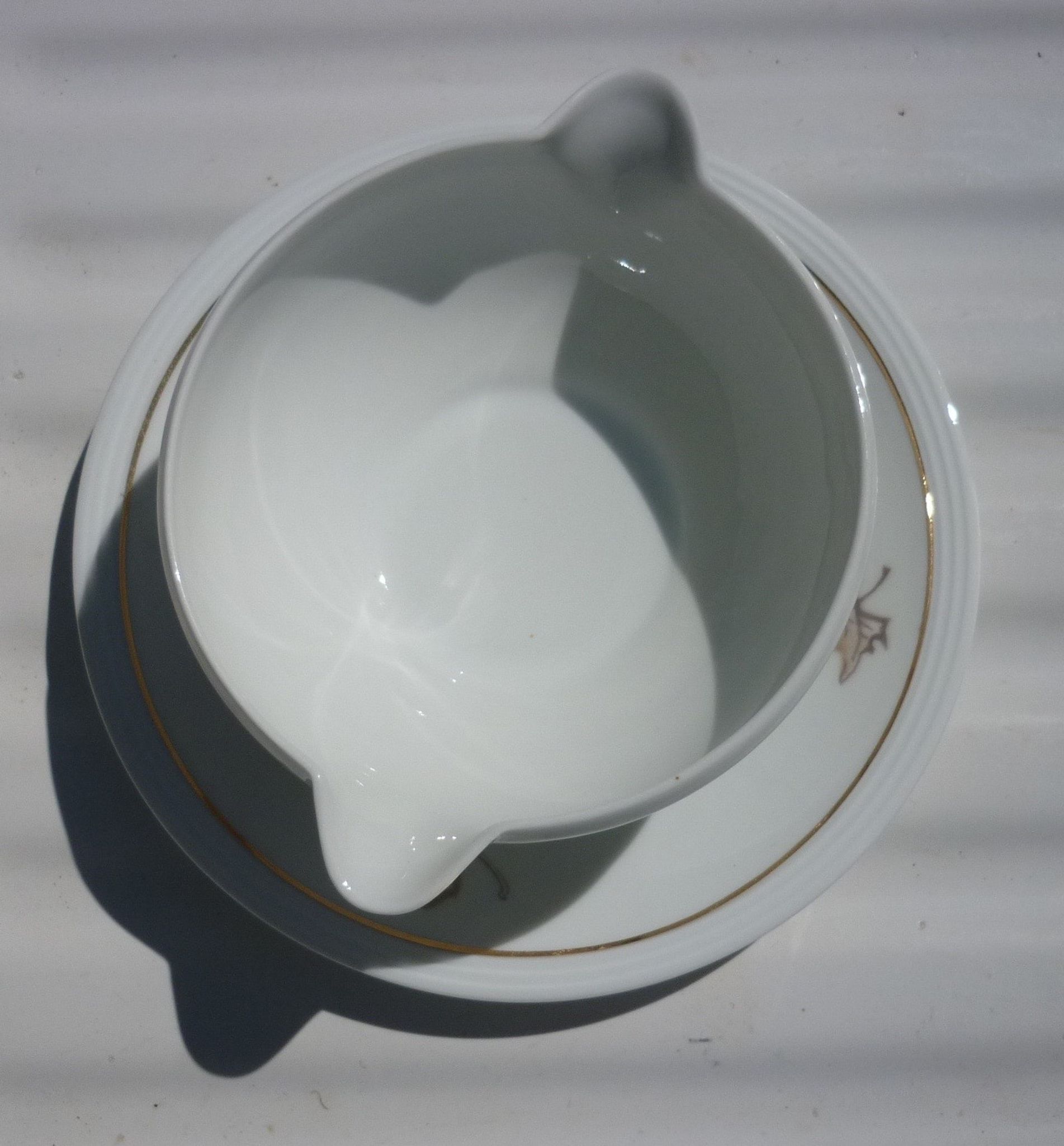 4-2021-11 Saucière porcelain Limoges Charles Ahrenfeldt