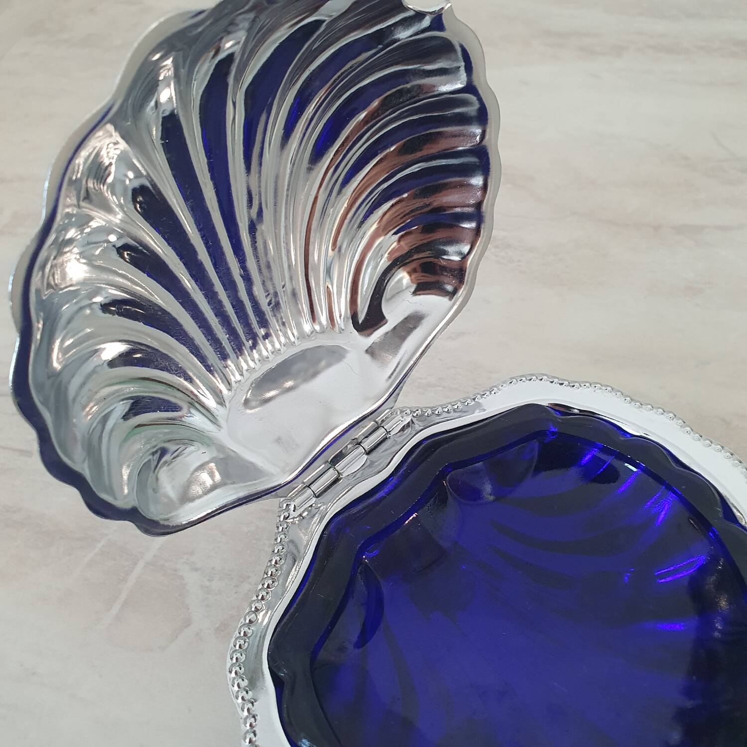 Beurrier coquillage Saint Jacques en inox et sa coupelle bleue