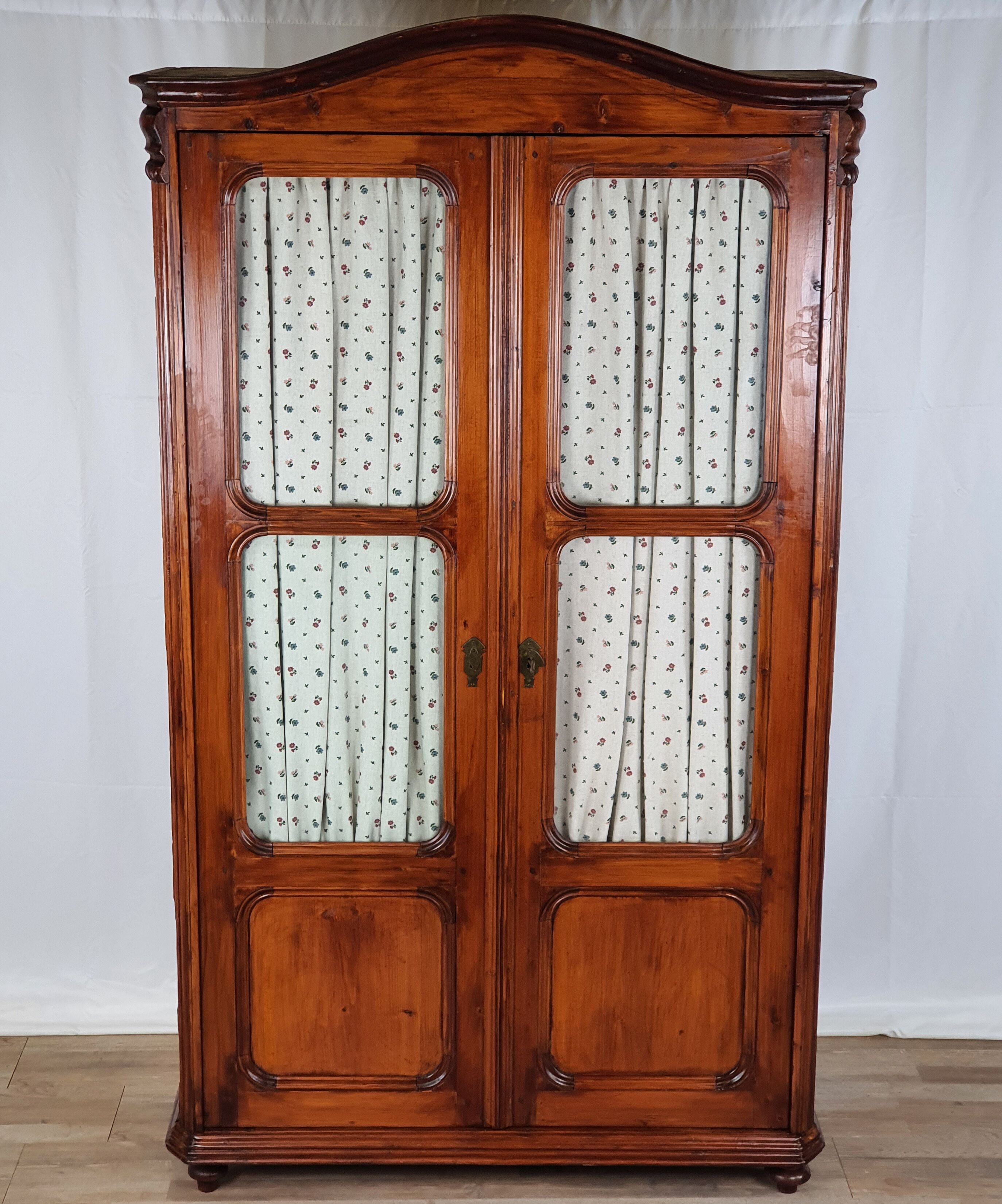 Rustic Wardrobe in Fir with Curtains