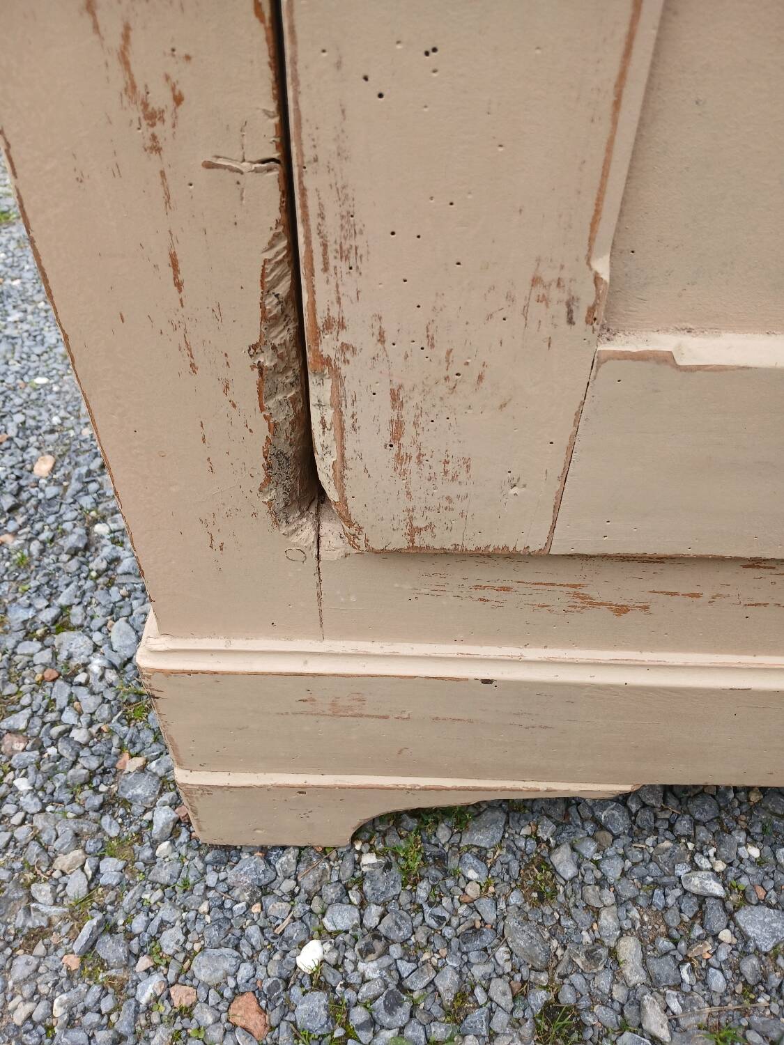 Bonnetière en bois très ancienne