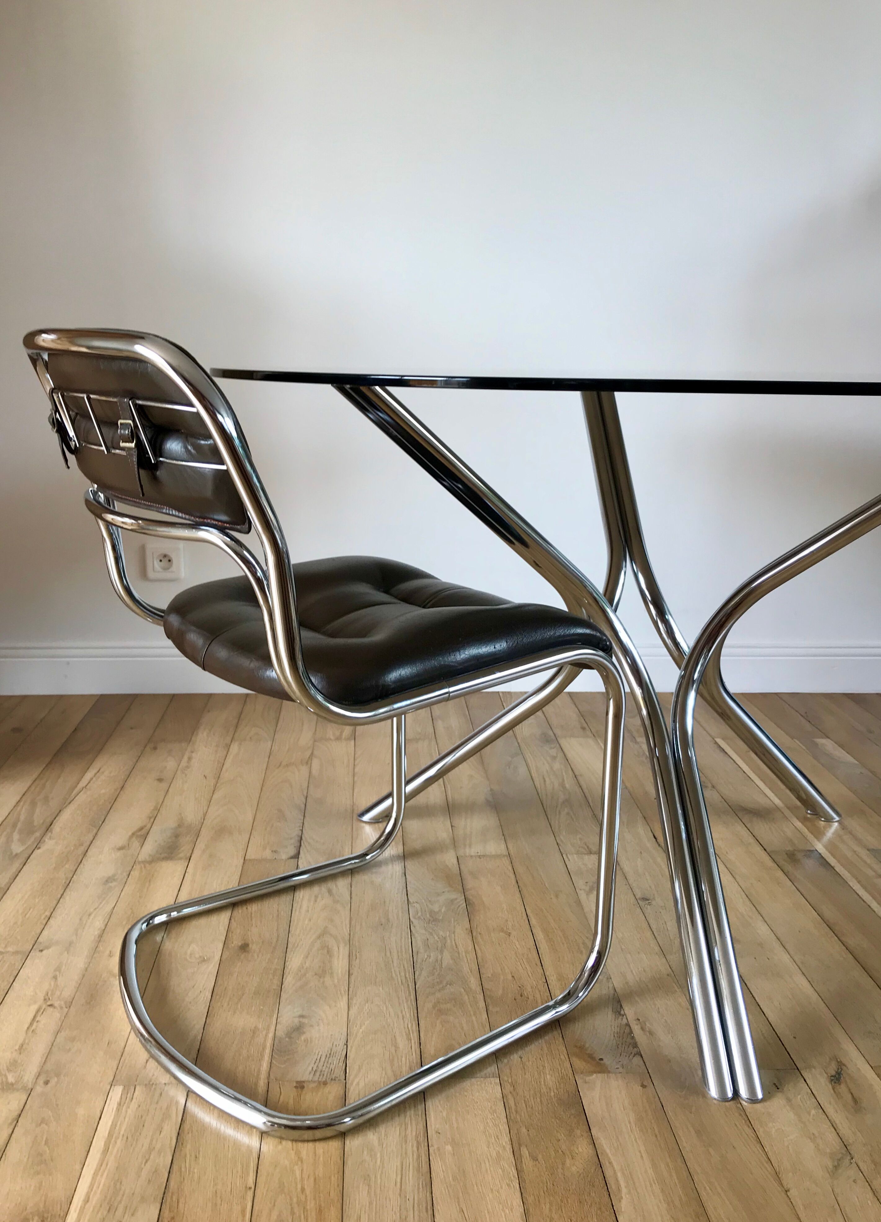 Dining / living table in chrome and smoked glass design 70s