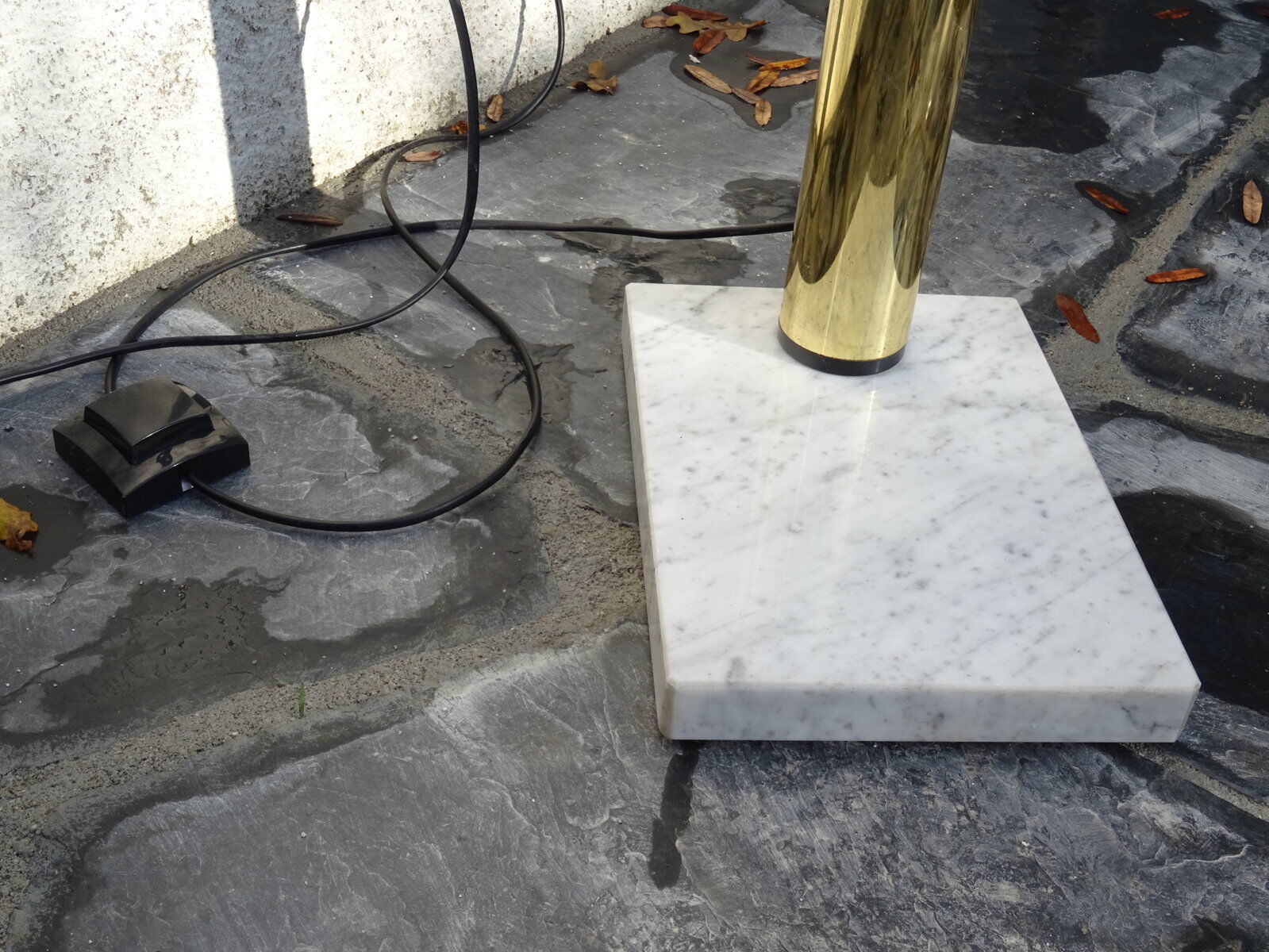 Lamppost thrush golden metal