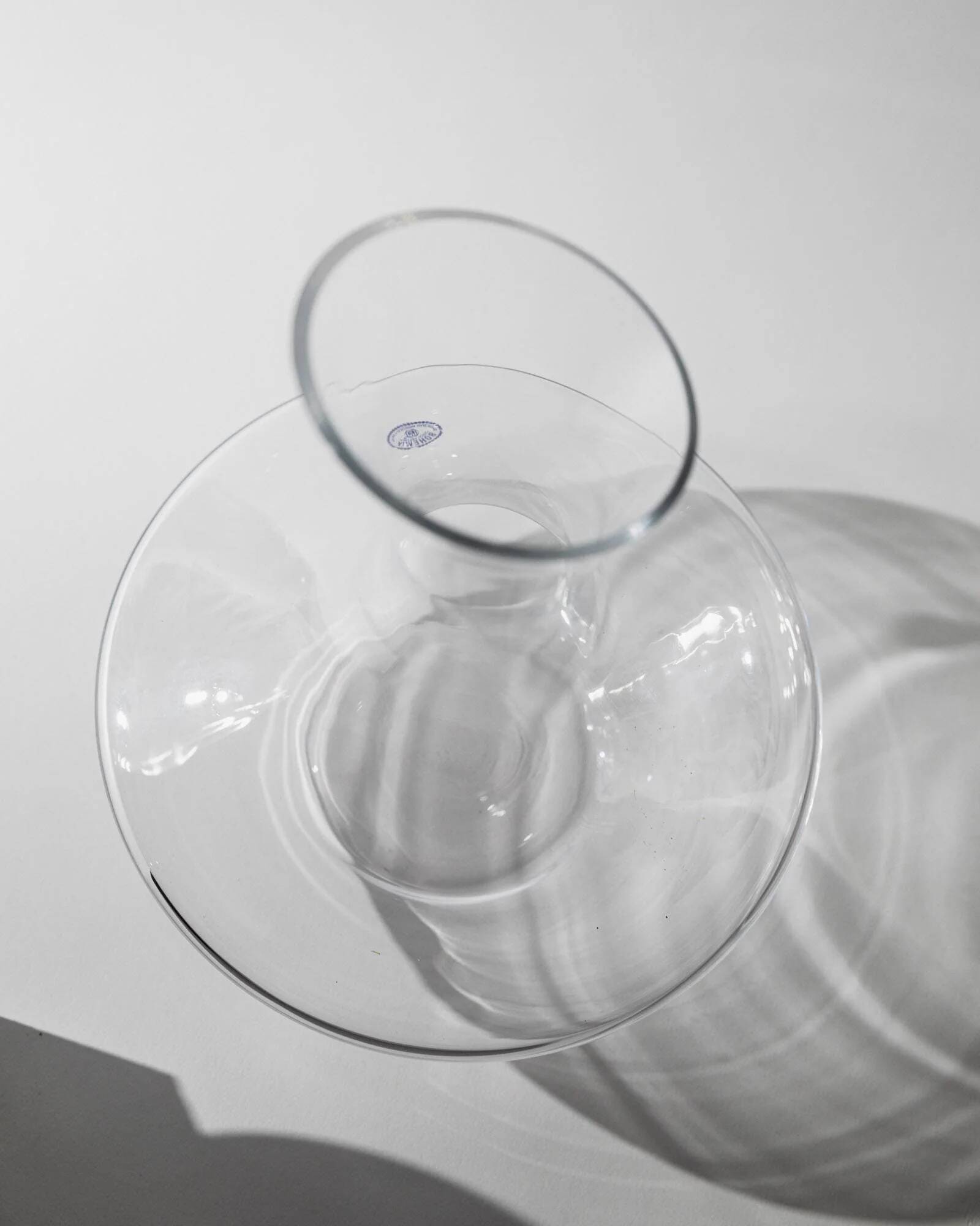 Carafe à vin vintage des années 1990, corps en verre arrondi avec sphère en marbre et bouchon cube en liège