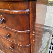 Victorian English commode in solid mahogany wood, 1930.