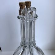 Carafe à liqueur à compartiments en verre moulé début XXème