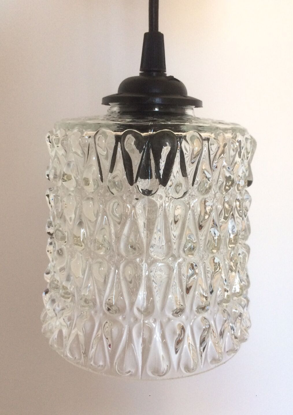 Chiseled glass suspension