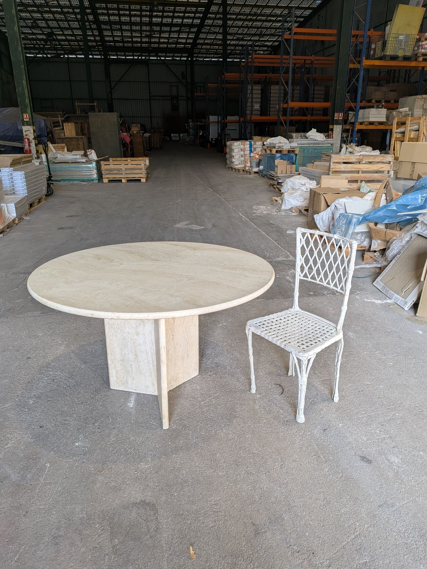 Table de salle à manger en travertin 