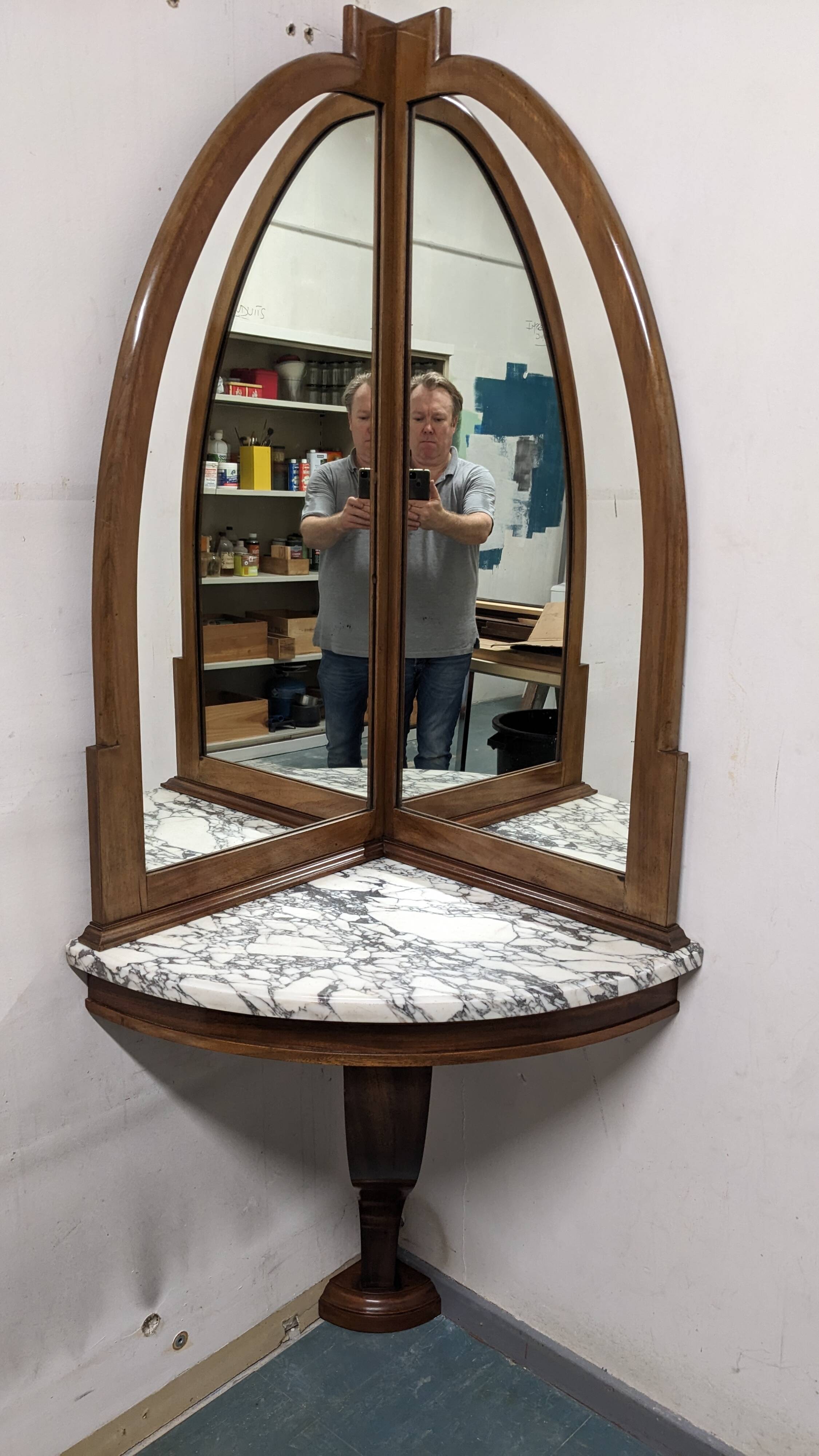 Console d'angle et son double miroir Art déco en noyer, France vers 1920