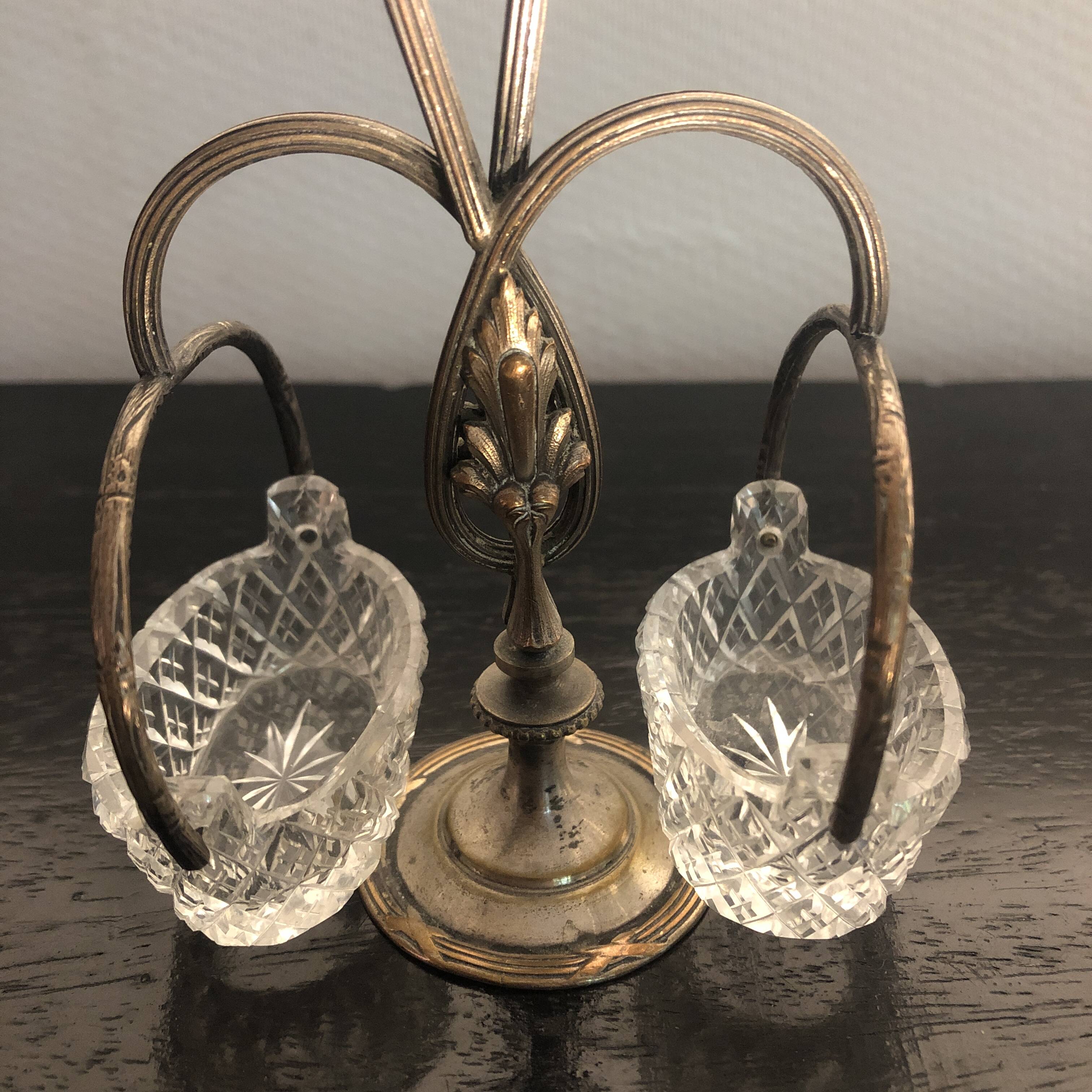 Salt and pepper shaker