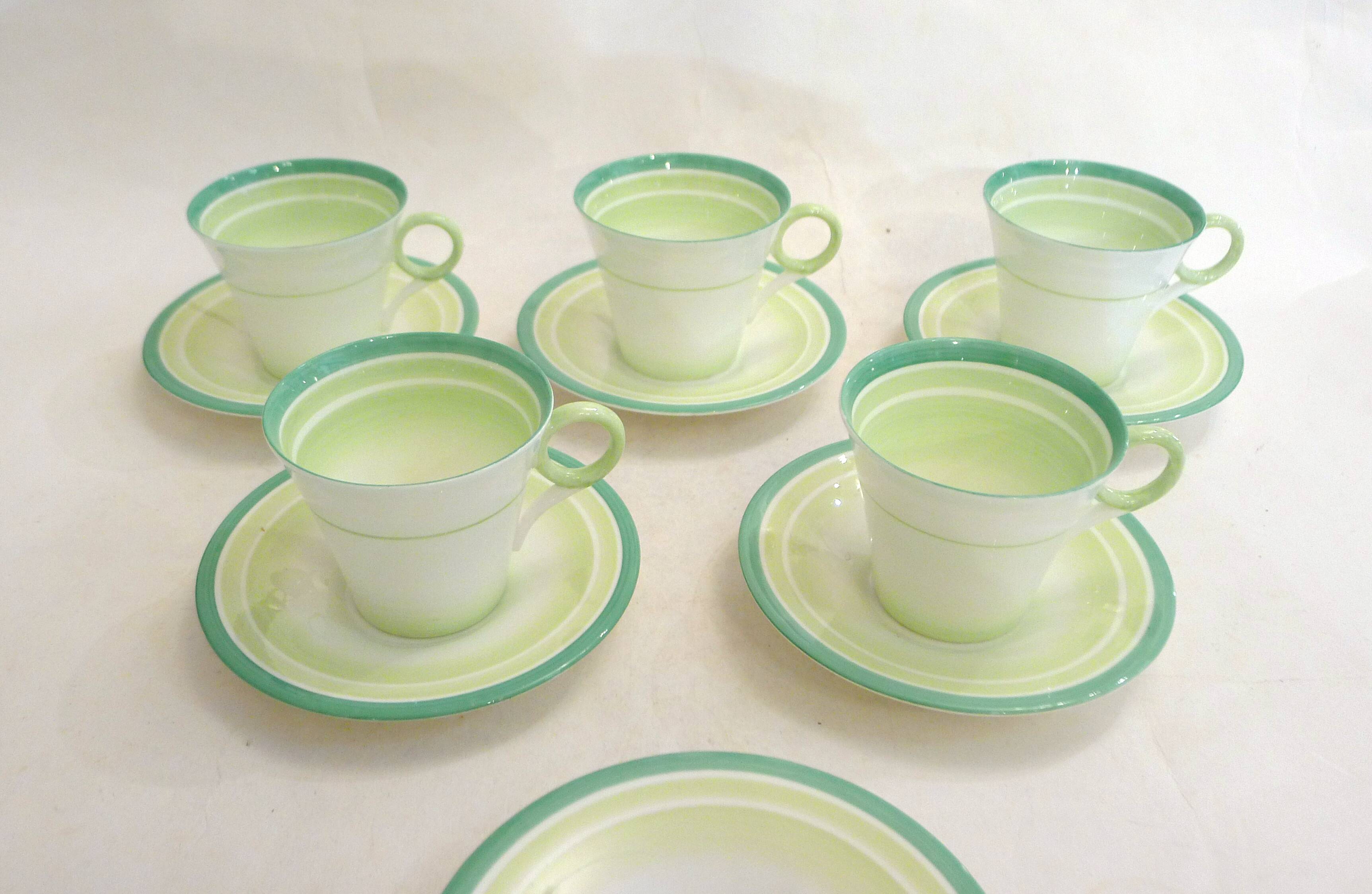 Art Deco English coffee service in porcelain from the 1930s.