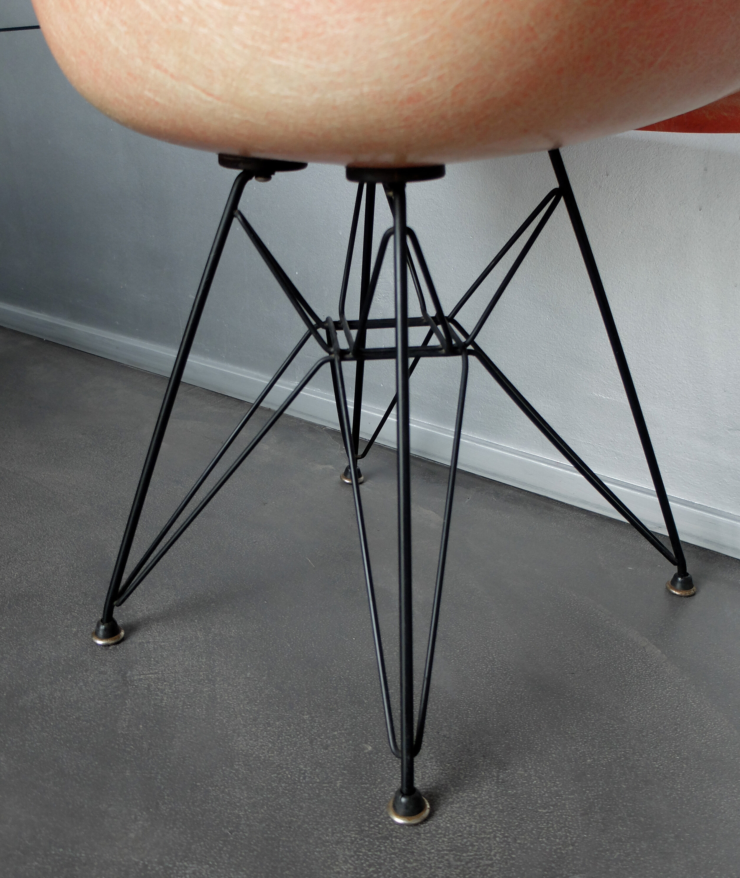 Fauteuil DAR par Charles & Ray Eames pour Zenith Plastics, red ou salmon, 1950