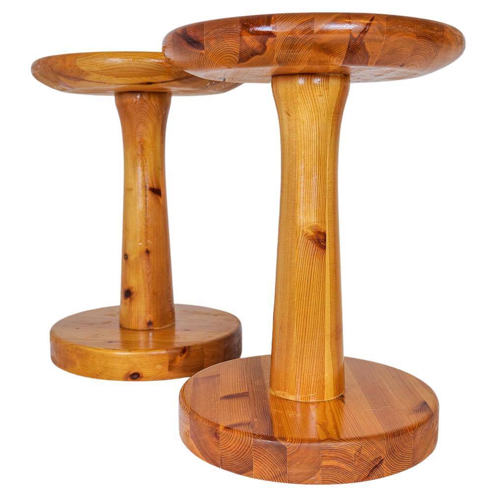 Pair of modern minimalist Scandinavian stools in pine, Sweden, 1970s.