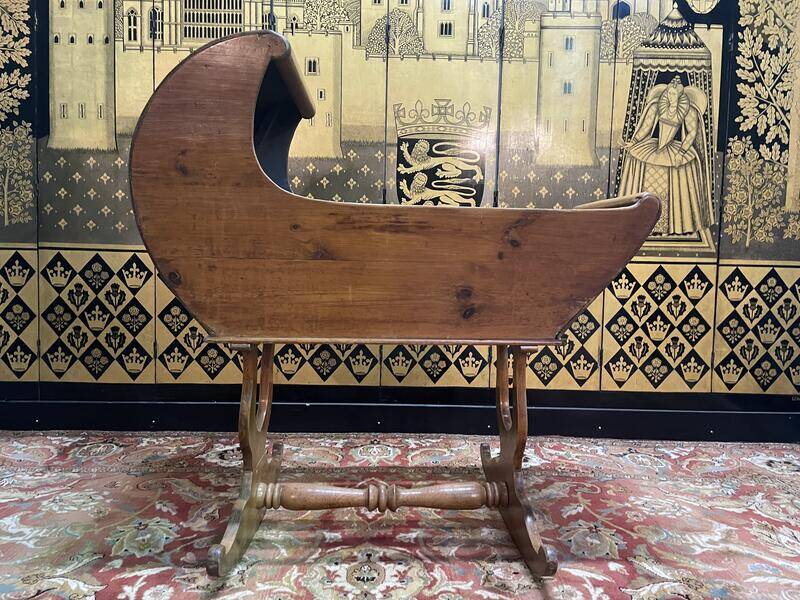 Regional work wooden cradle