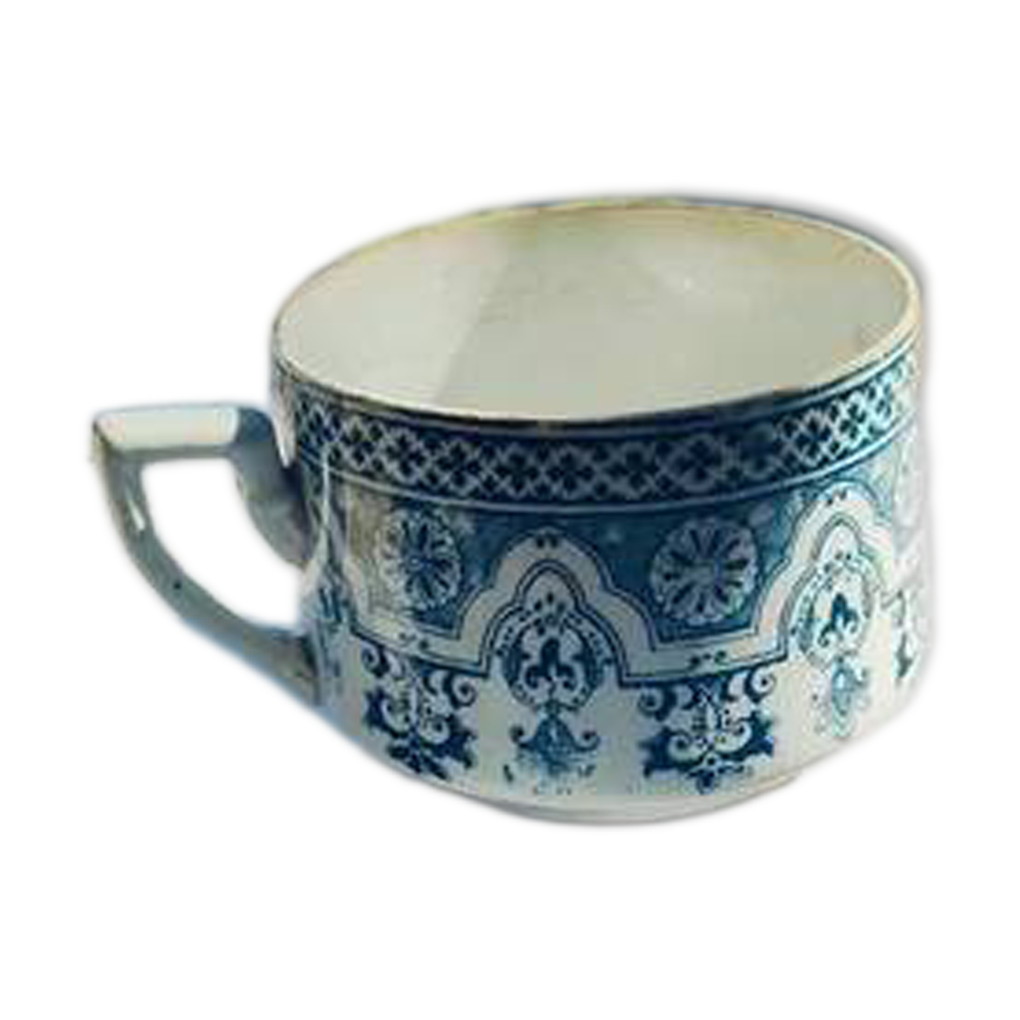 Chocolate cup made of earthenware.