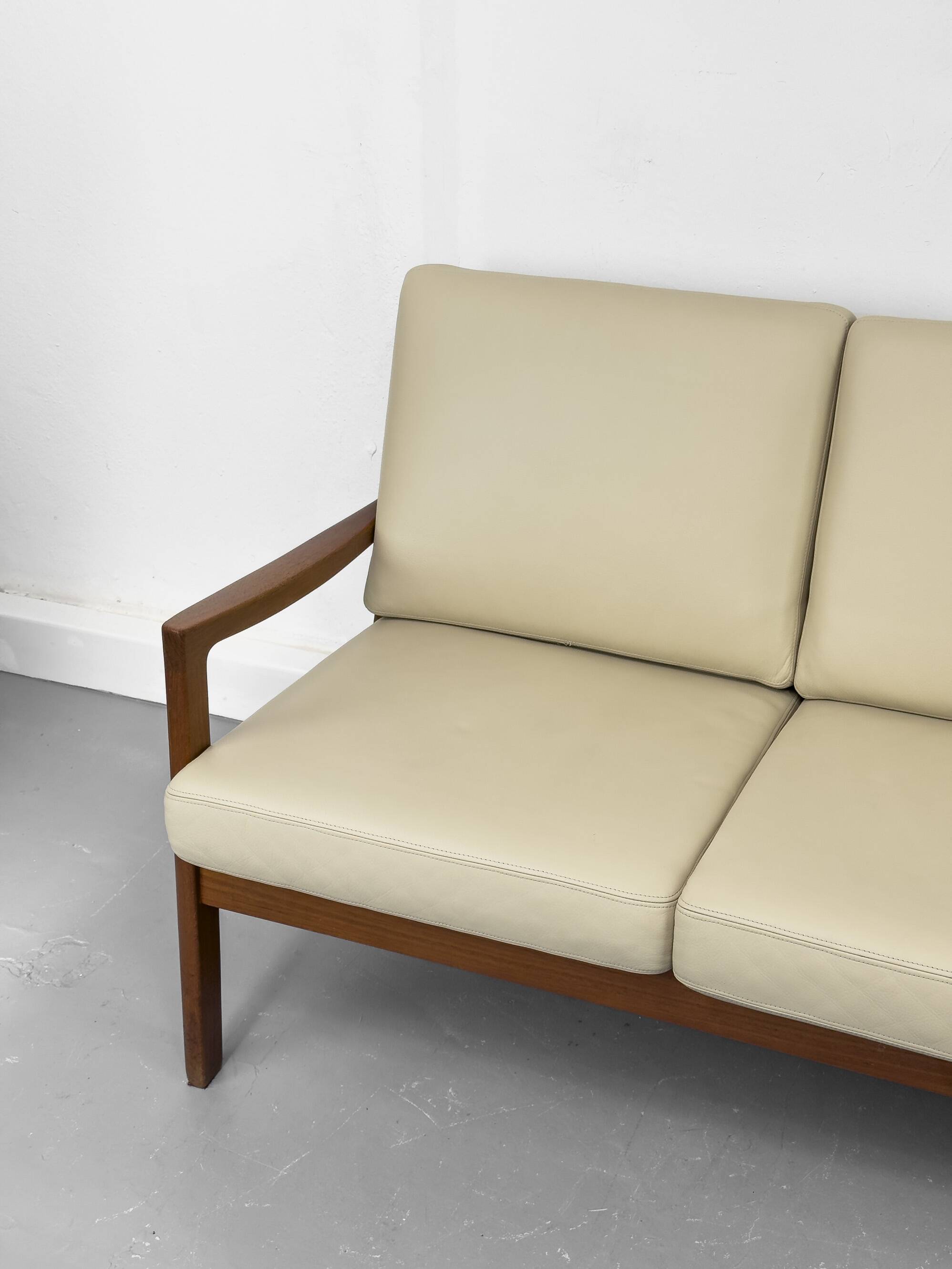 3-Seater Senator Sofa in Leather and Teak by Ole Wanscher for Cado, 1977
