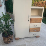 Ancienne armoire asymétrique