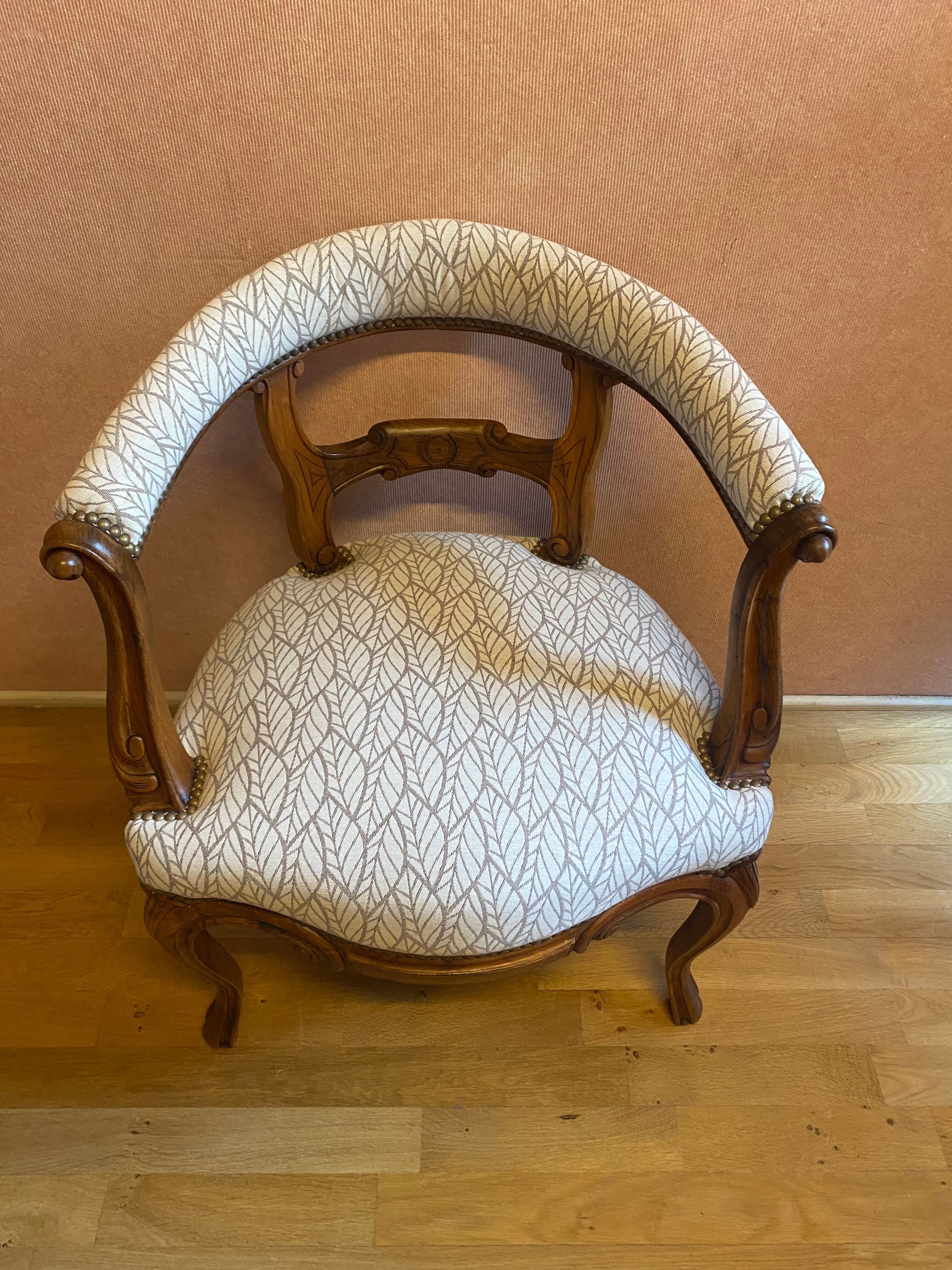 office armchair in walnut, nineteenth century, fully trimmed and reupholstered.