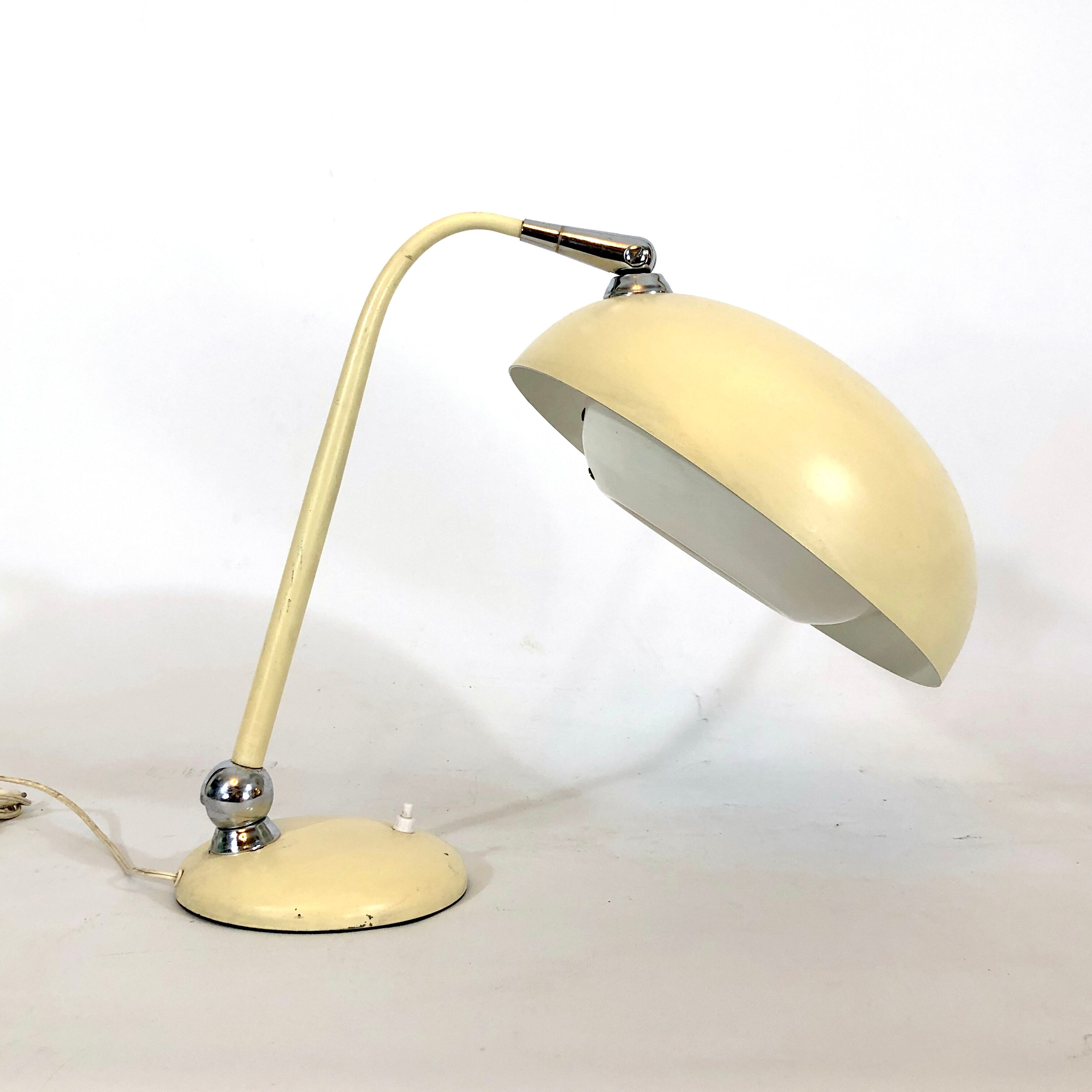 Mid-century lacquer and chrome articulated desk lamp Stilnovo