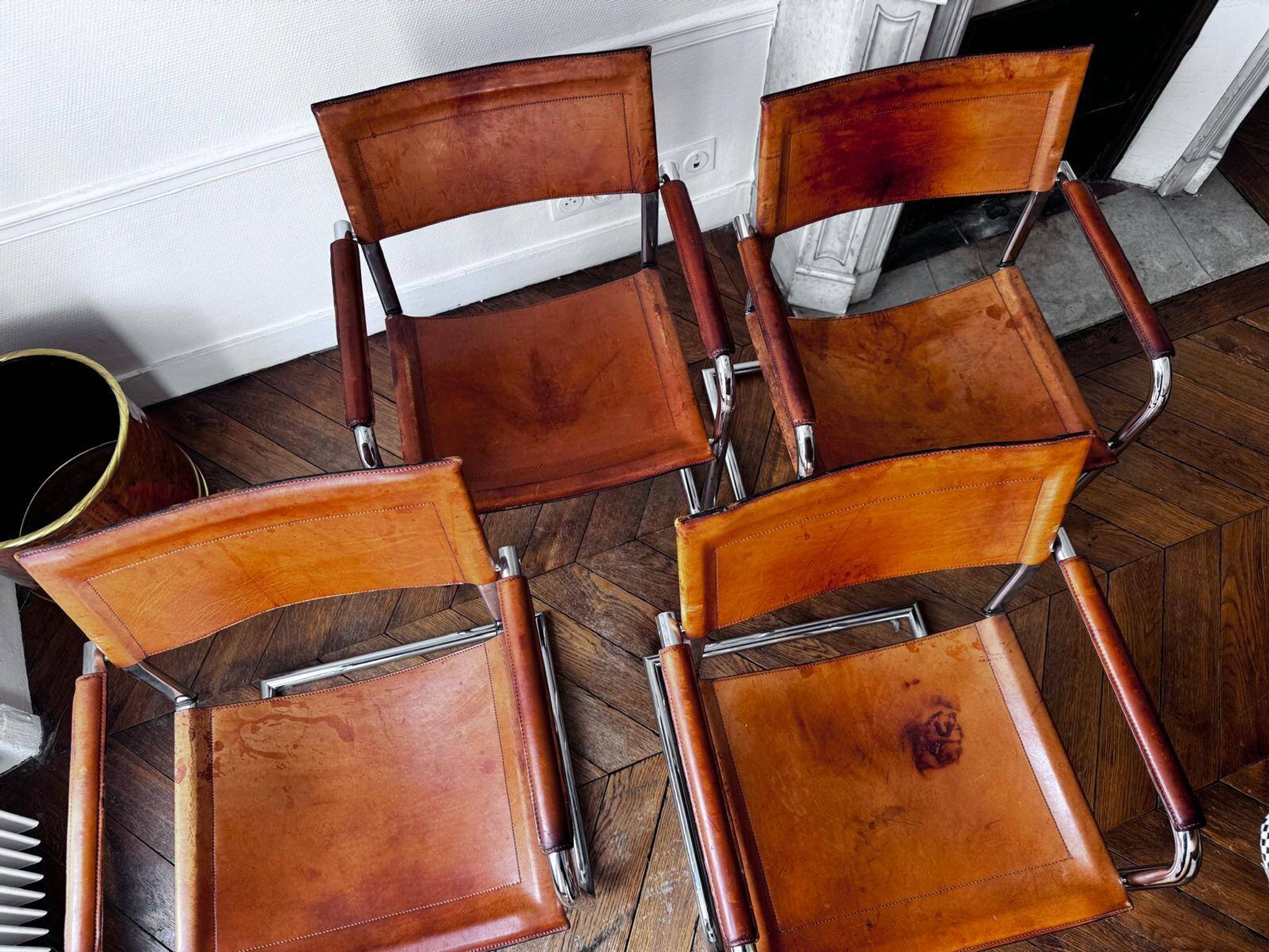 4 fauteuils cantilever Matteo Grassi en cuir cognac