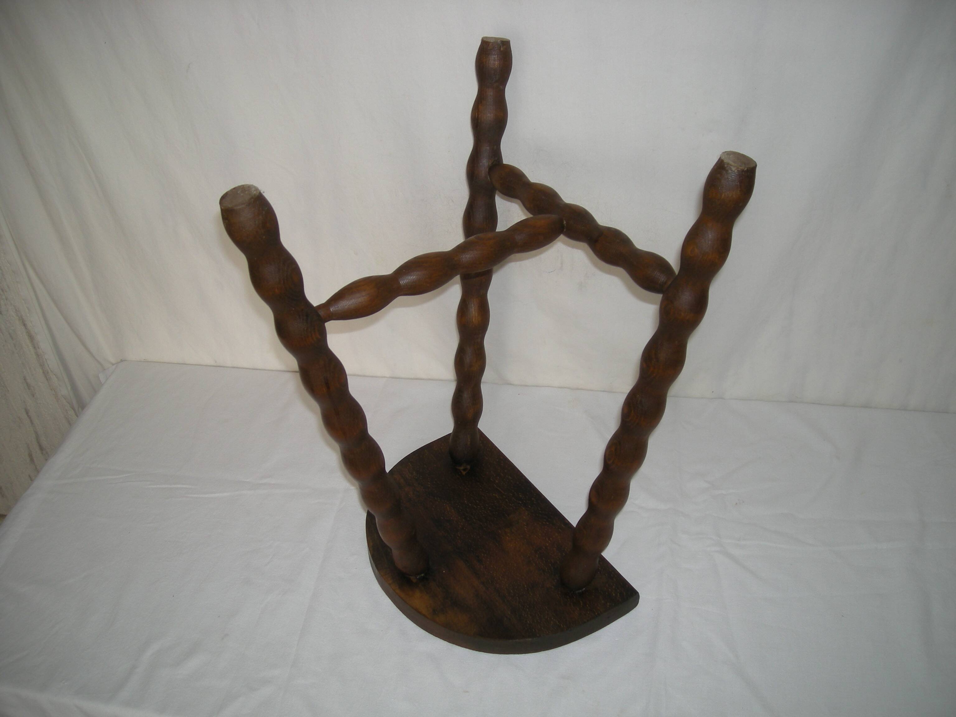 Country tripod stool