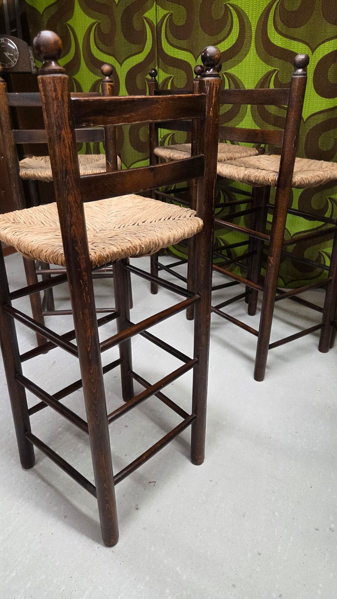 Lot of 6 stools with woven straw seats, chalet style 1970.