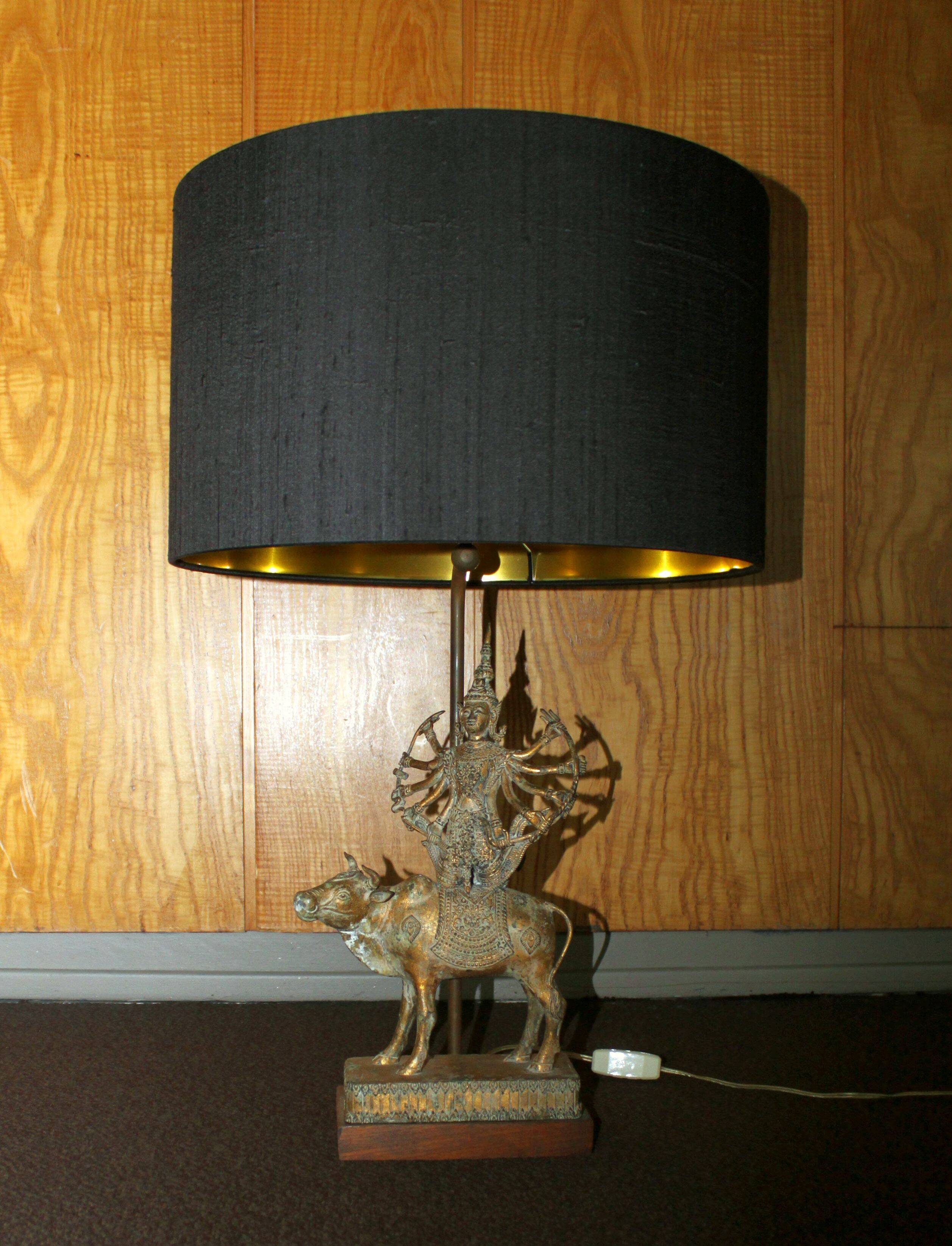 Shiva lamp in bronze.