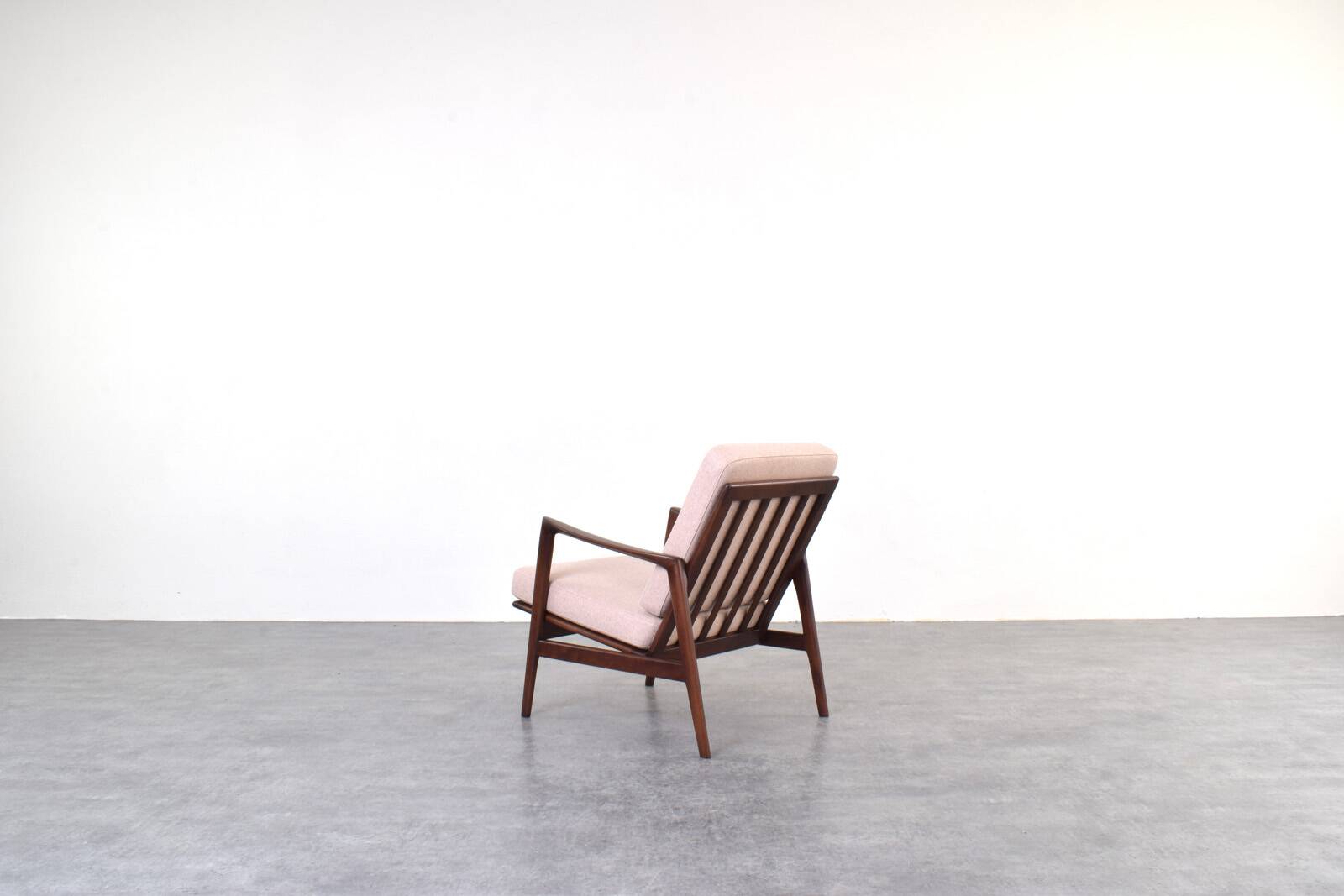 Mid-Century Stefan Lounge Chair, 1960s