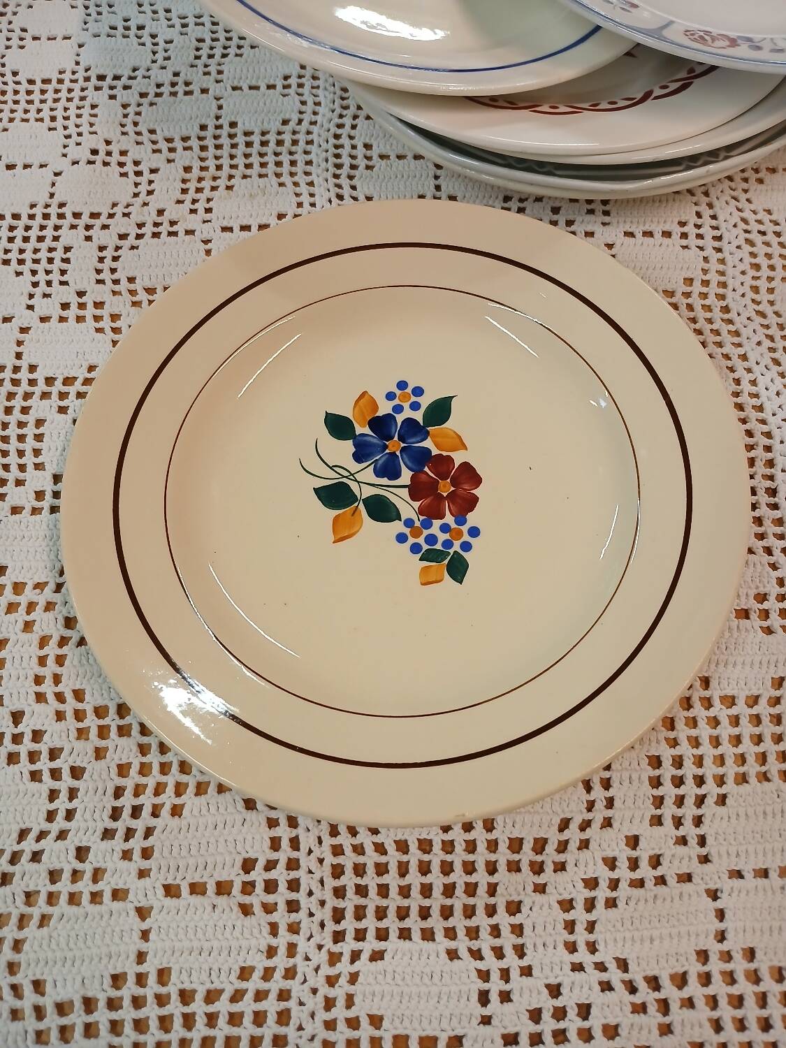 6 mismatched antique dinner plates