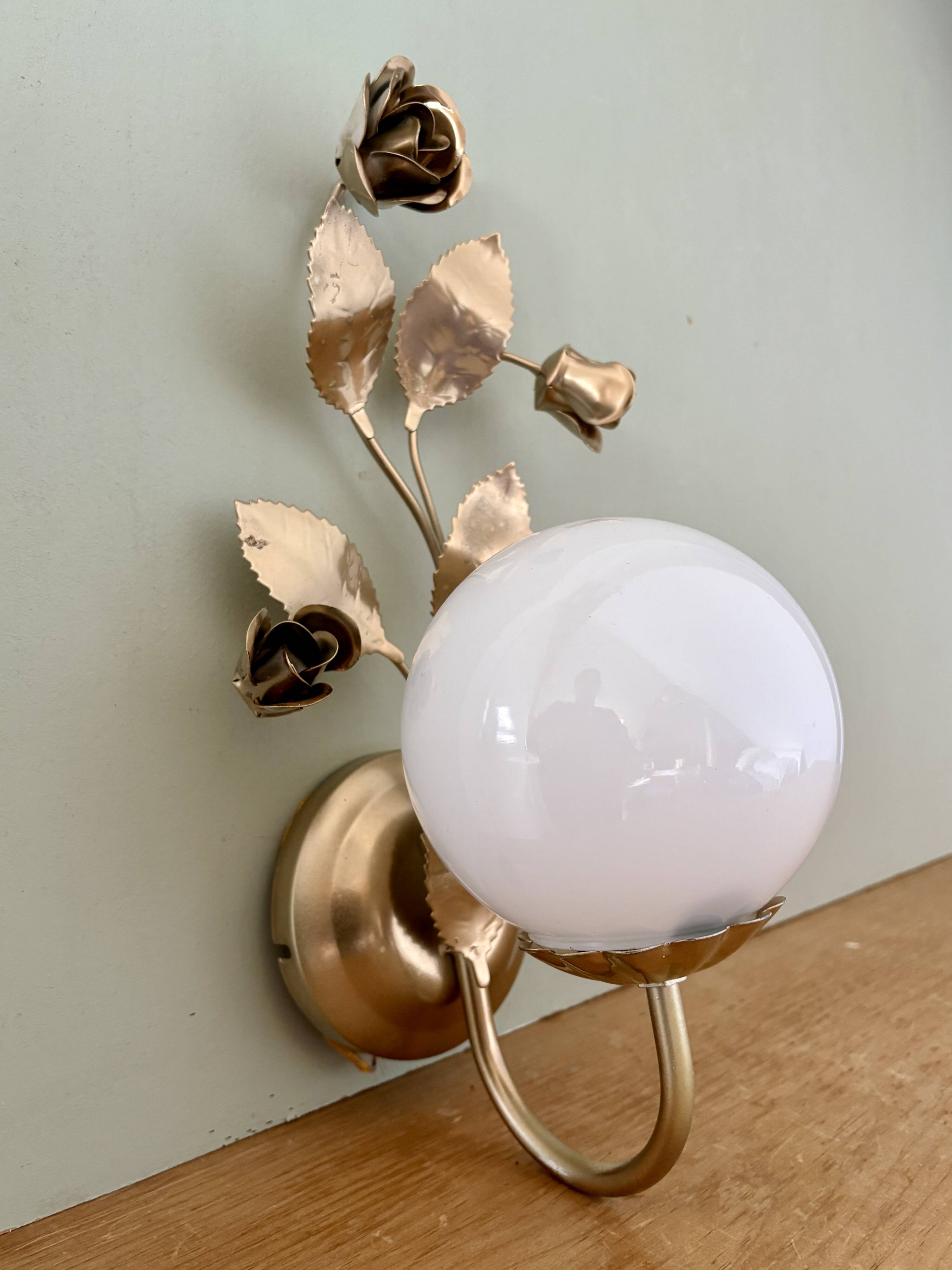 Vintage wall lamp in gold metal and white opaline