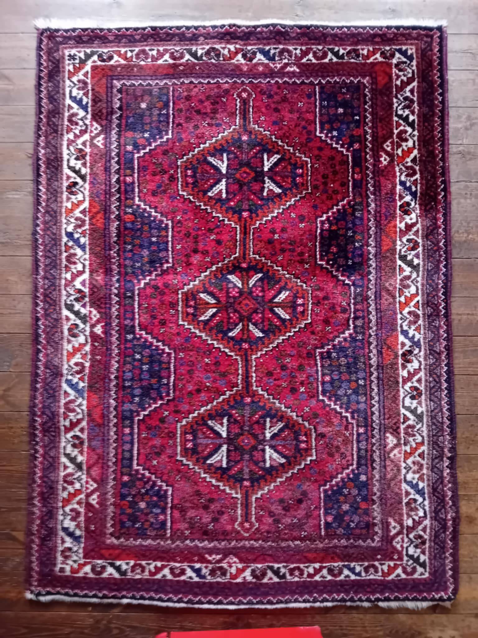 Handmade Persian Qashqai rug 172x125cm