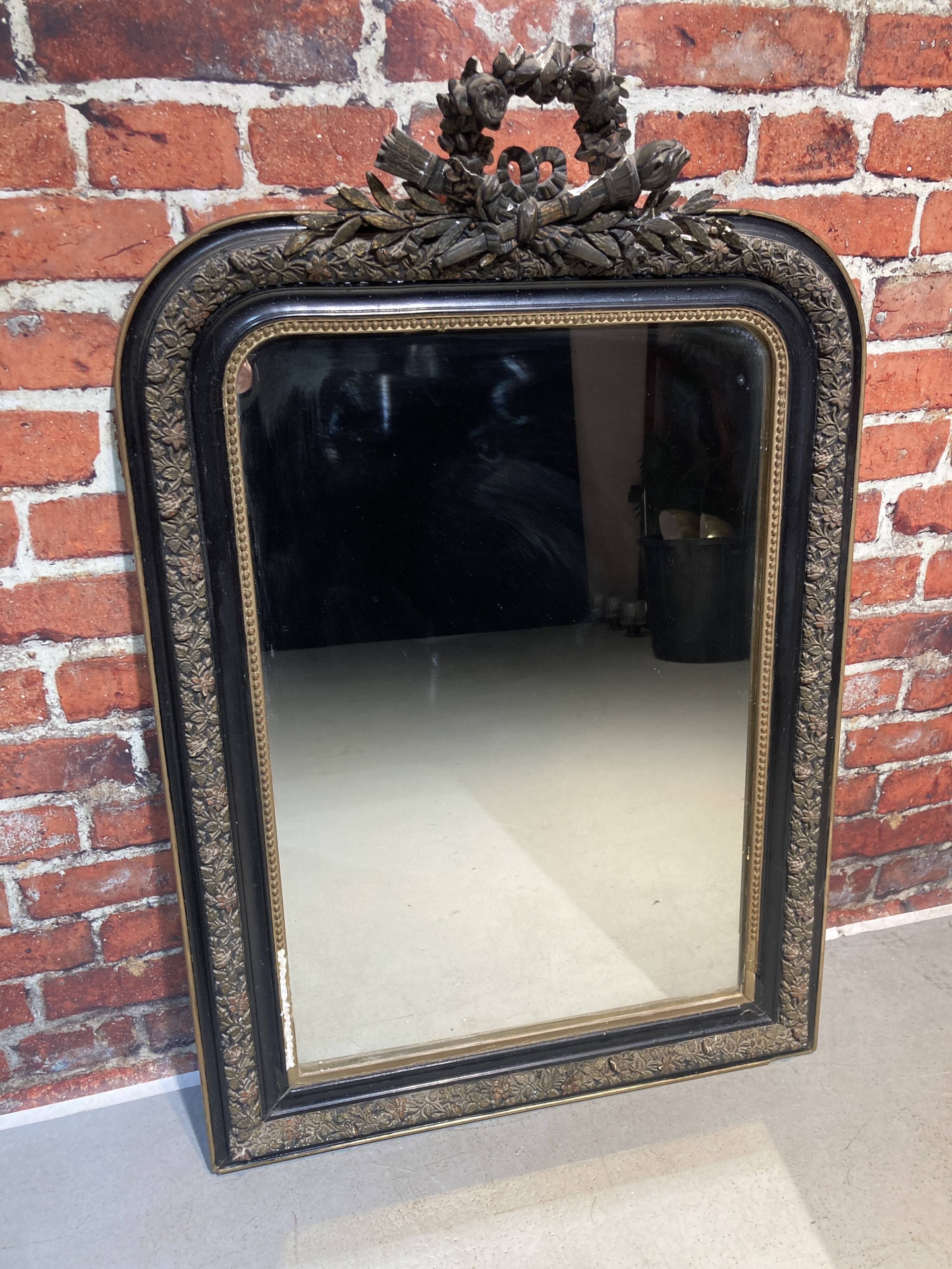 Mirror with moldings