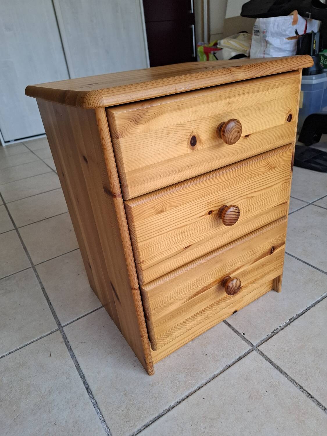 Small 3-drawer cabinet