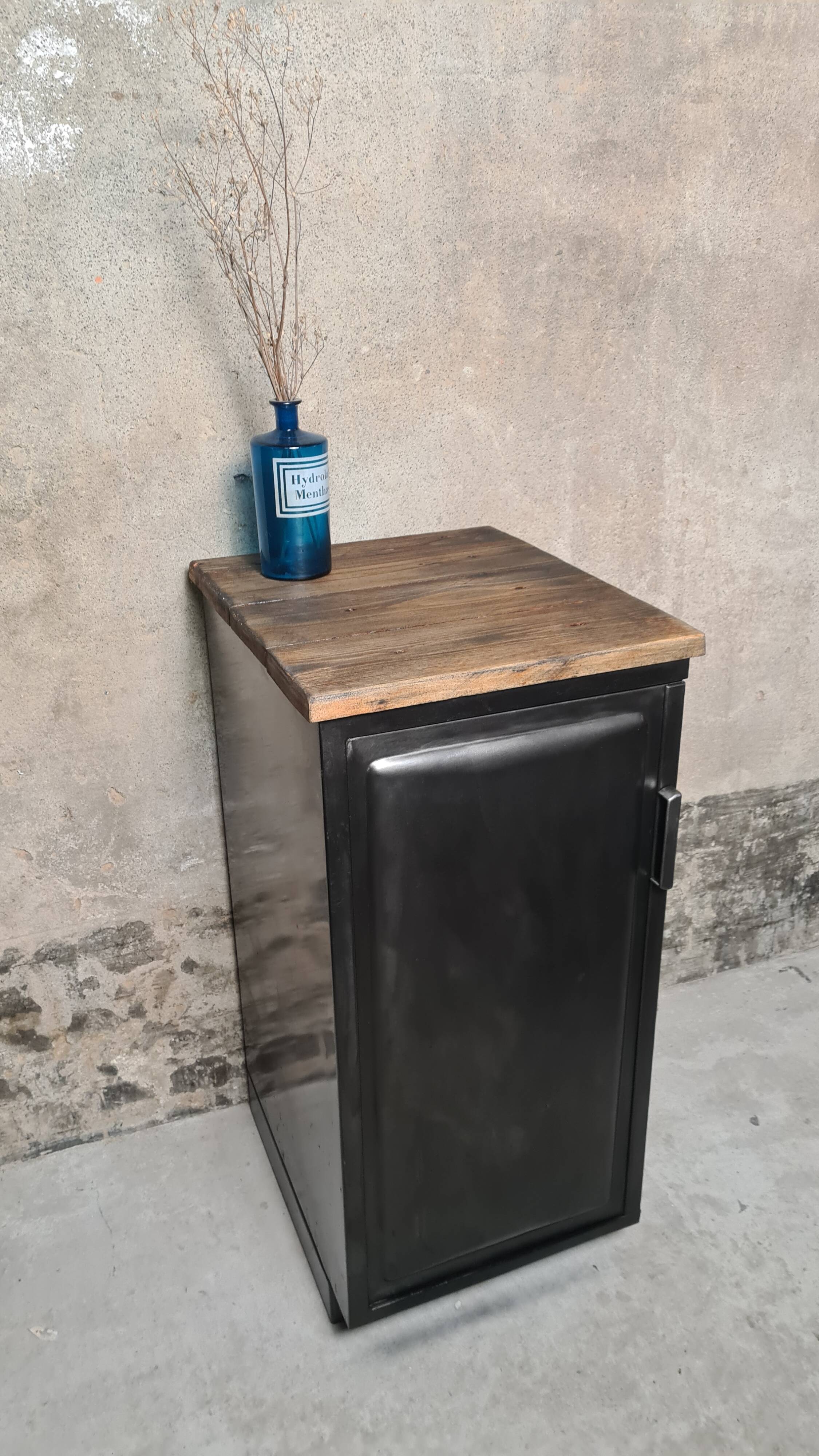 Industrial cabinet
